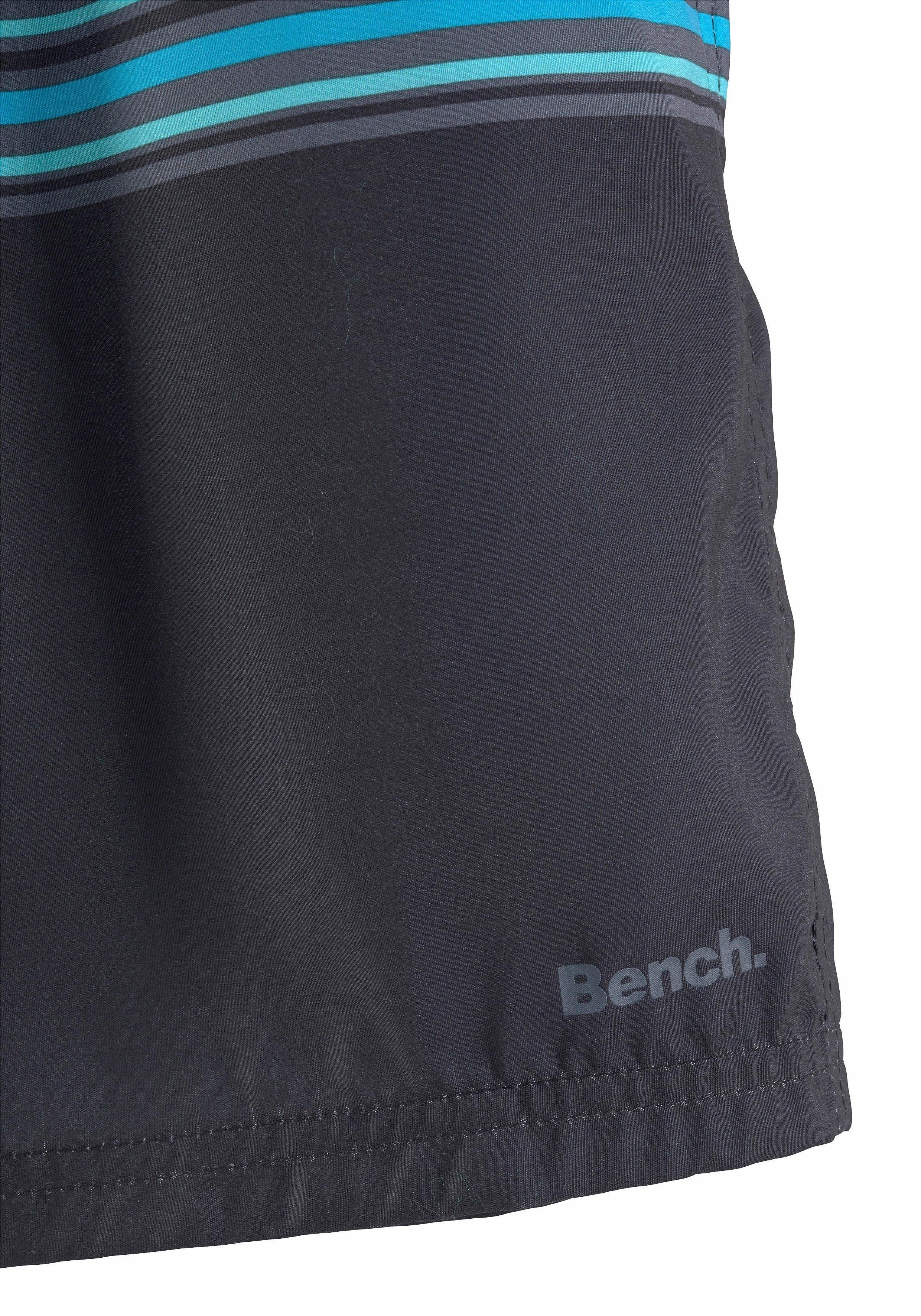 Bench. Zwemshort met contrastkleurige strepen