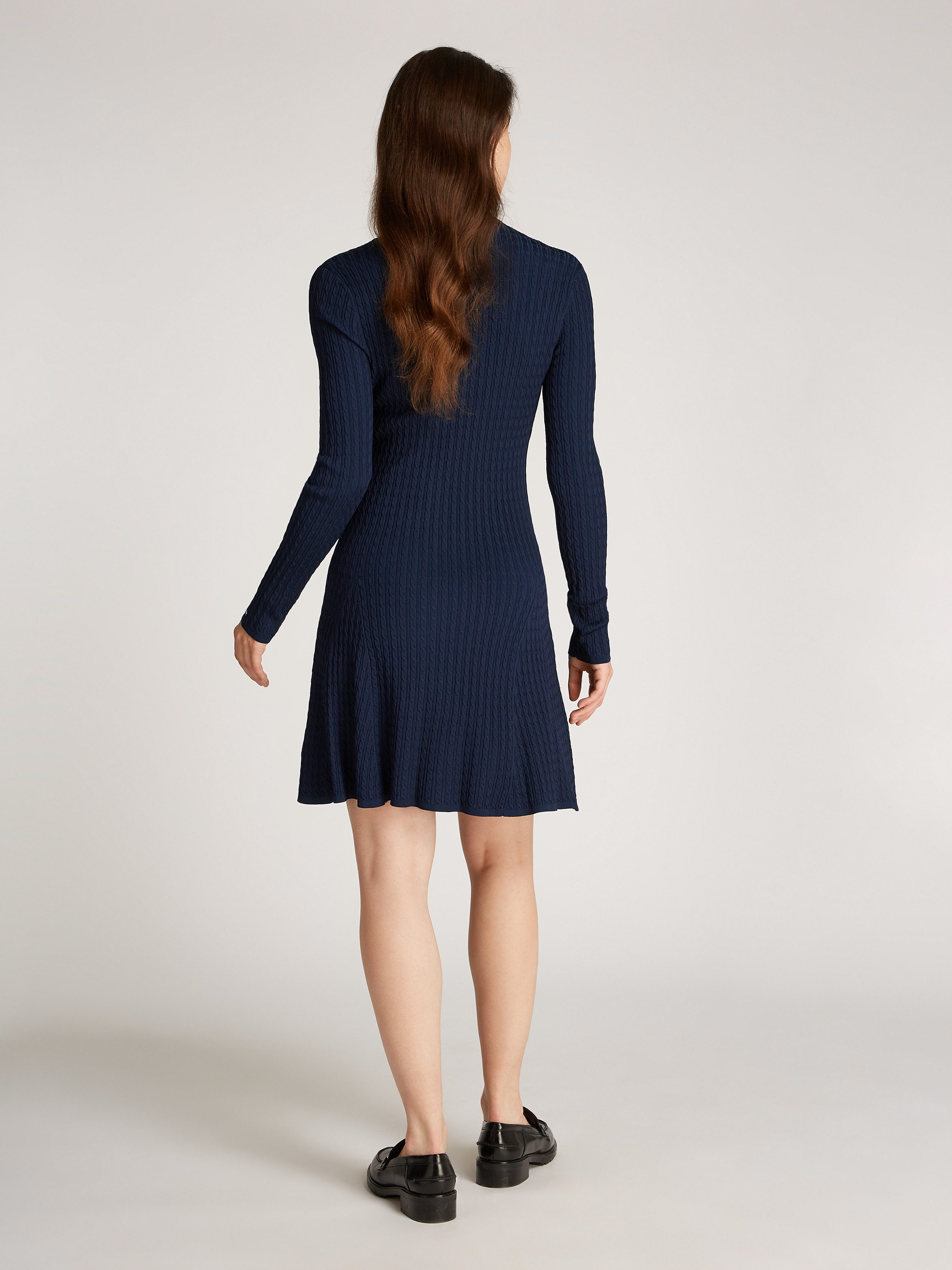 Tommy Hilfiger Gebreide jurk RAYON CABLE F&F LS MIDI DRESS met kabelpatroon, metalen label
