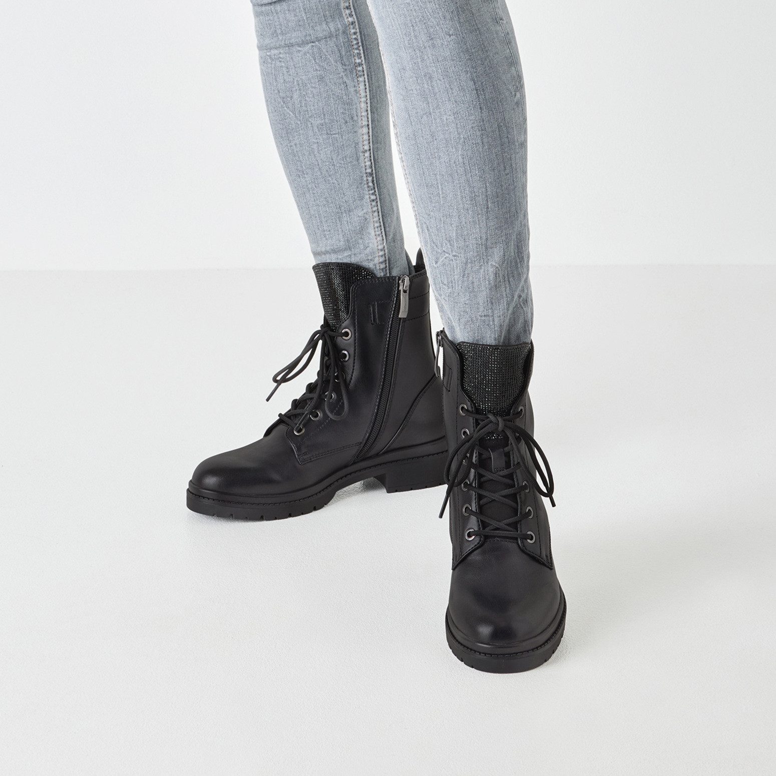 Tamaris Veterlaarsjes , blokhak, veterboots, schoentong bezet met sierstenen