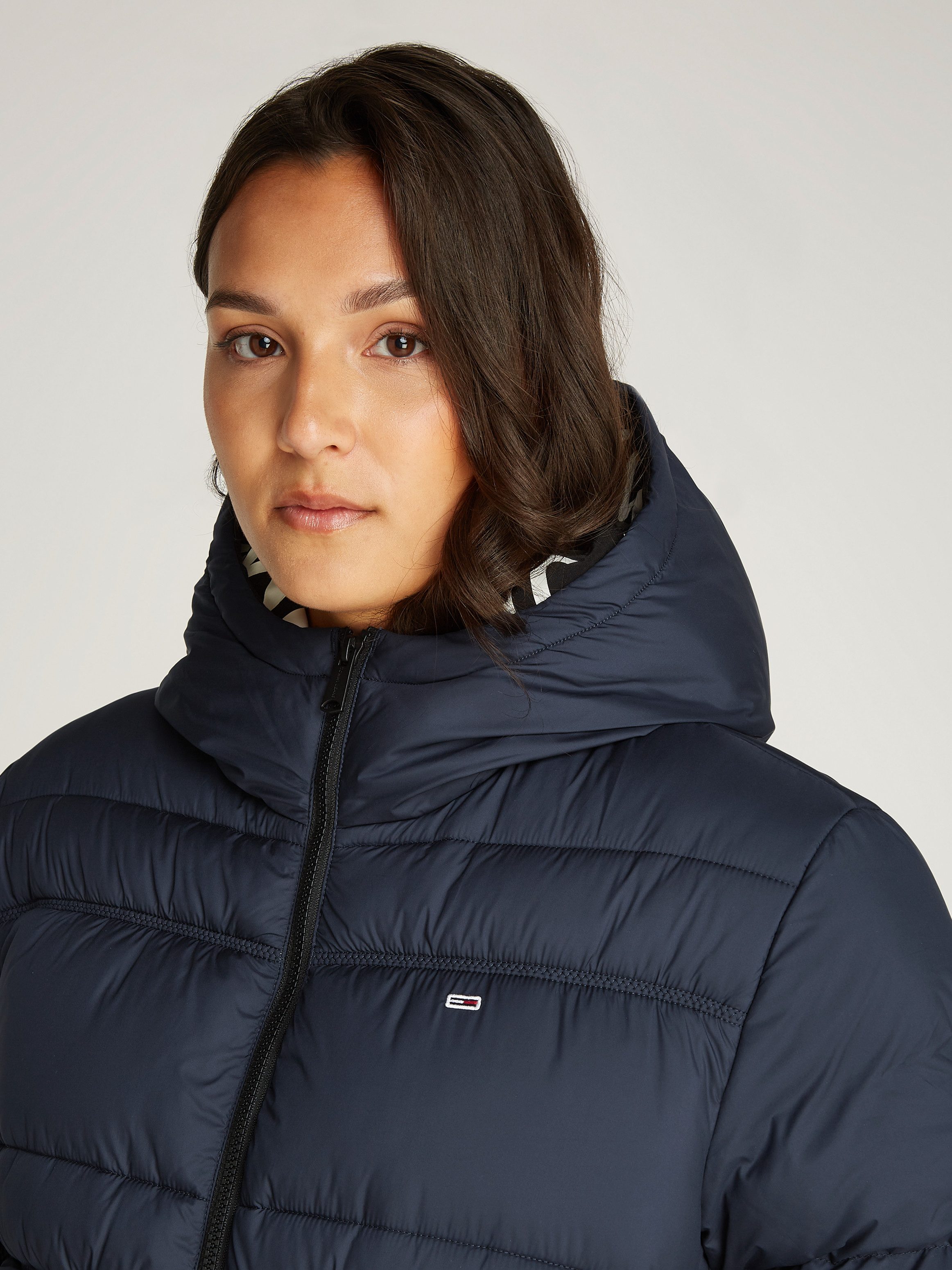 TOMMY JEANS Gewatteerde jas met een logo-opschrift