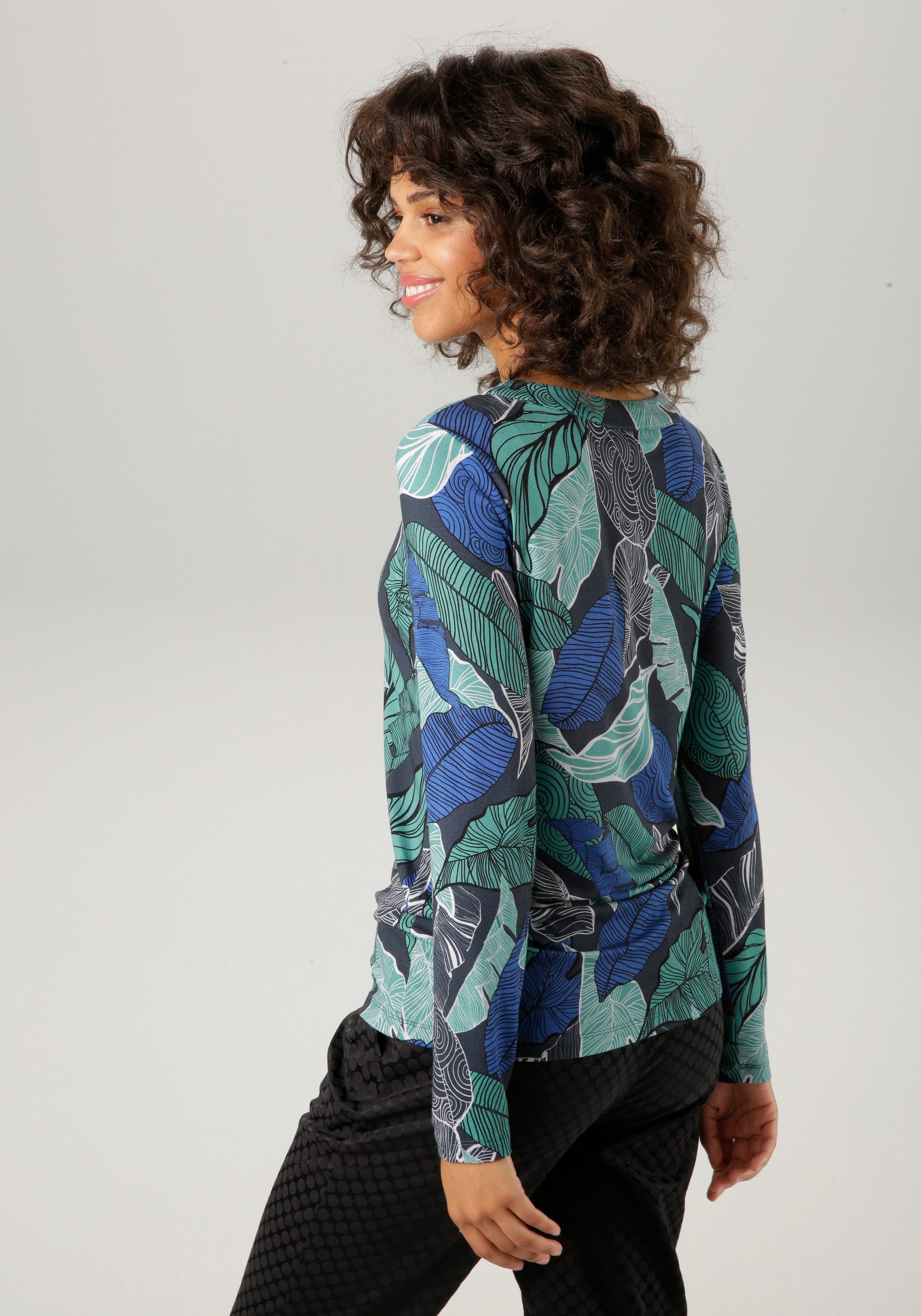 Aniston CASUAL Shirt met lange mouwen met kleurharmonieuze bladeren bedrukt
