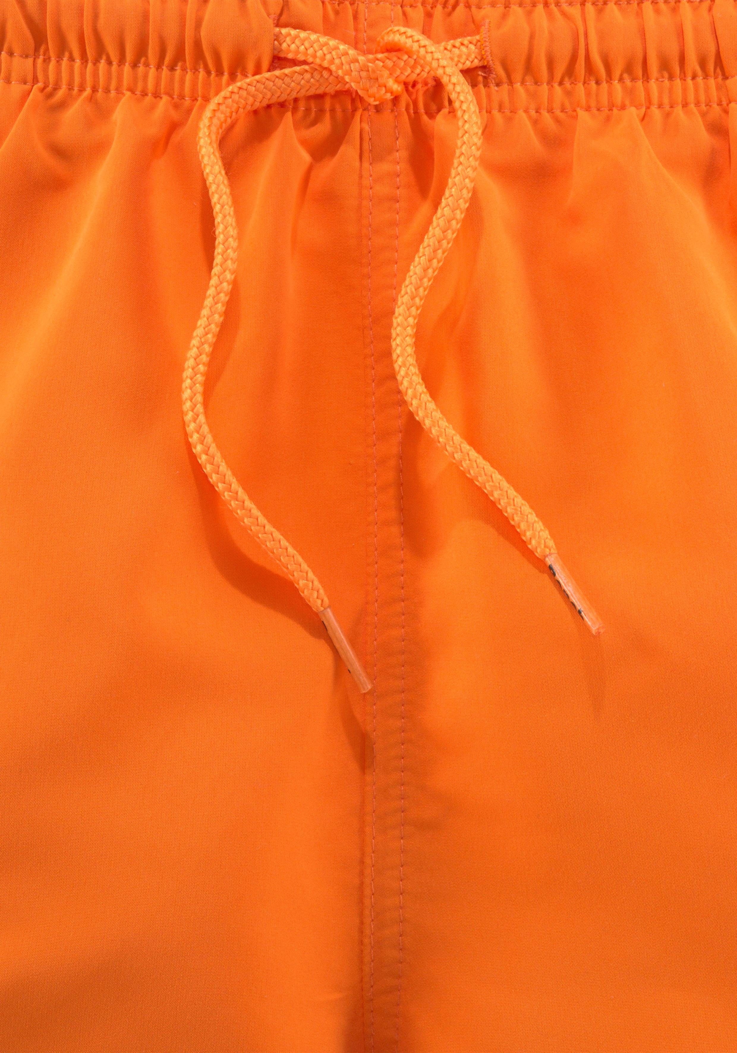 Bench. Zwemshort met logo-opschrift opzij