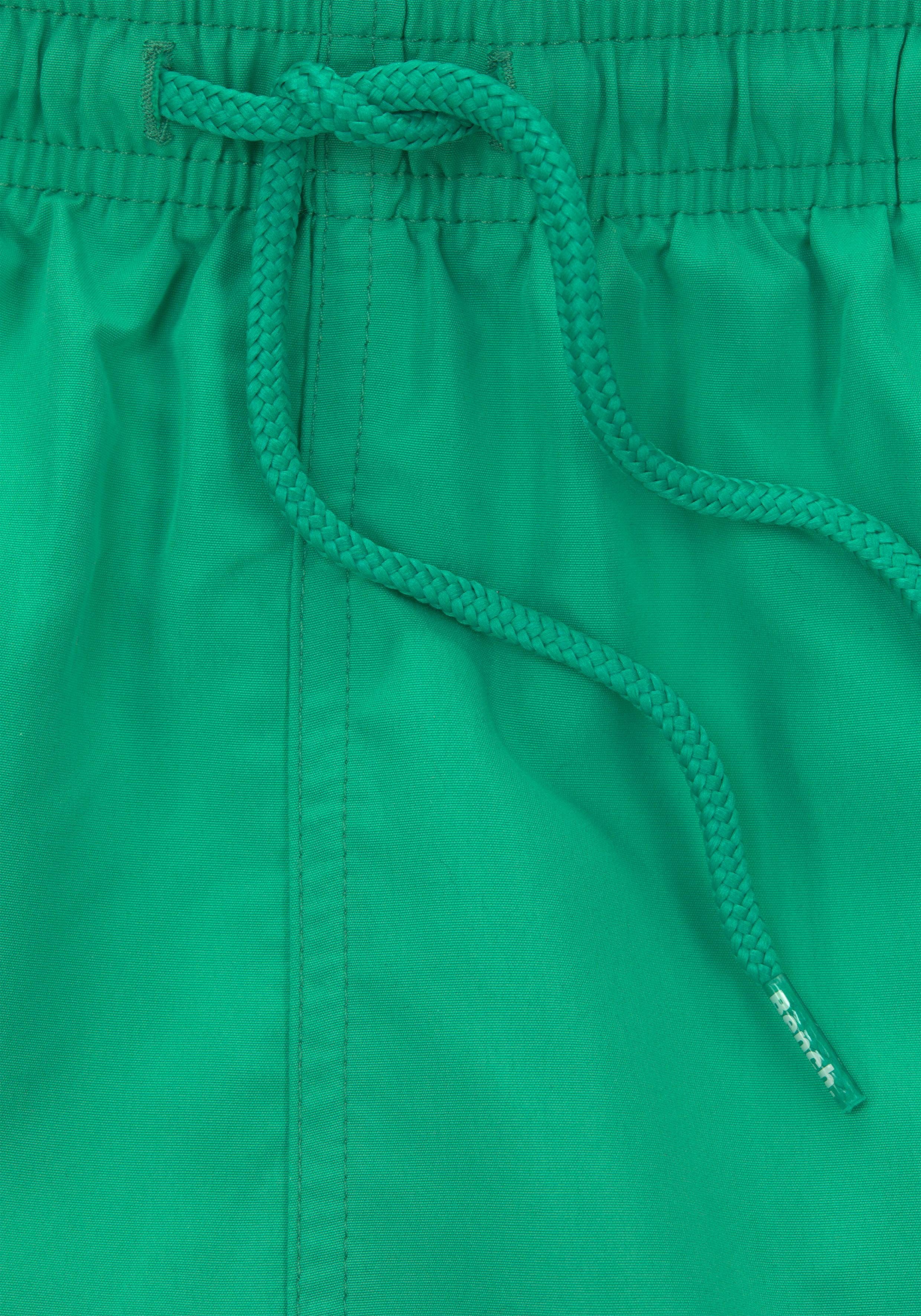 Bench. Zwemshort met logo-opschrift opzij
