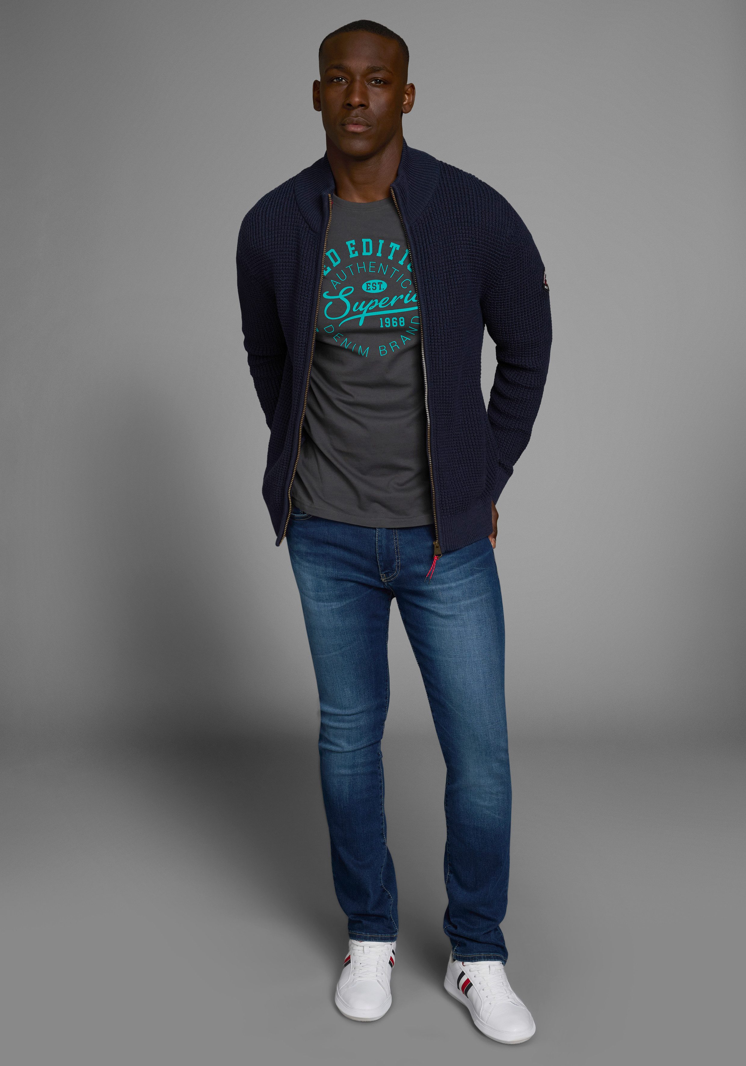 AJC T-shirt Korte mouwen, smalle pasvorm, in vintage-ontwerp