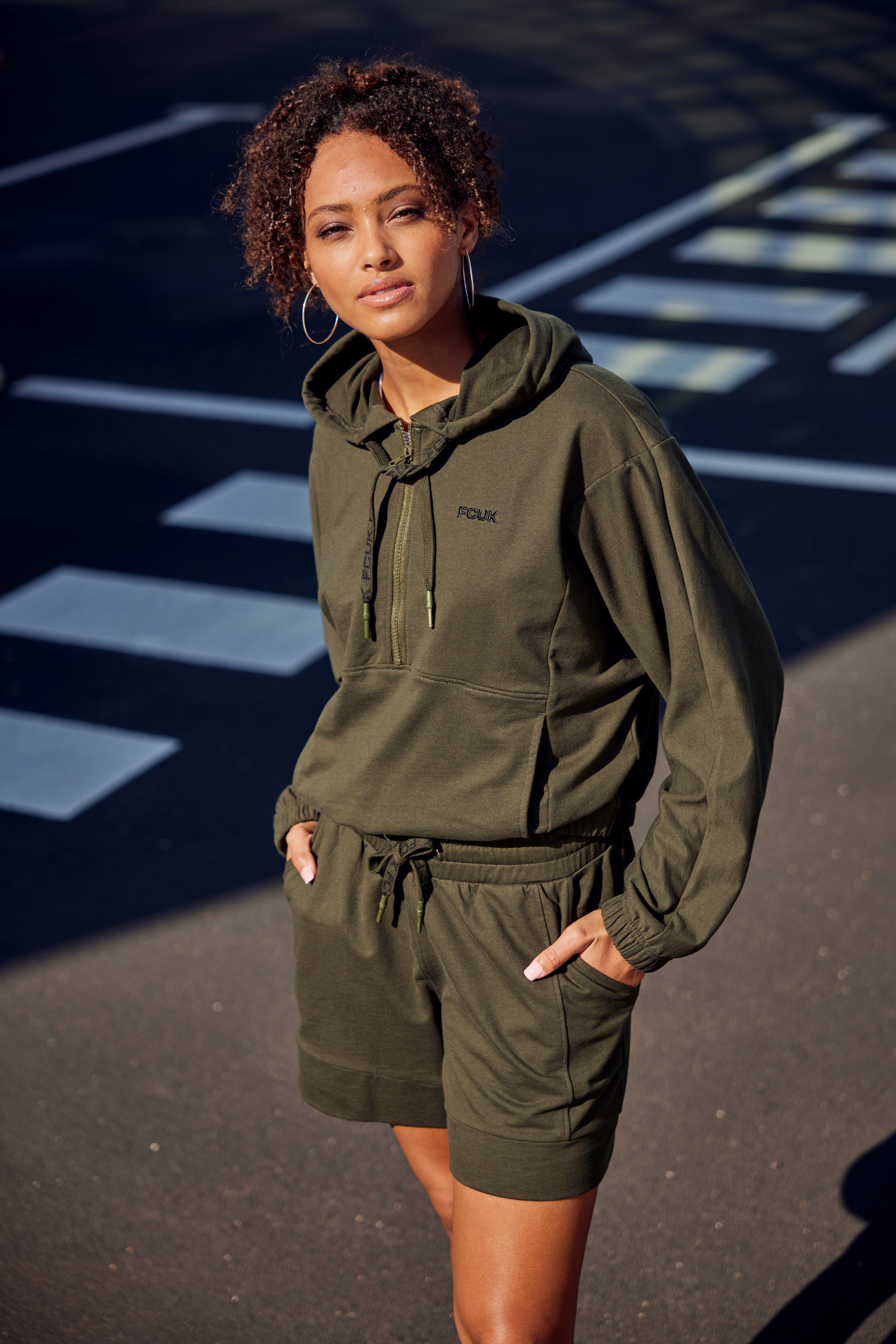 FCUK Sweatshort met lengte scheidingnaad en logo-opdruk loungewear (1-delig)
