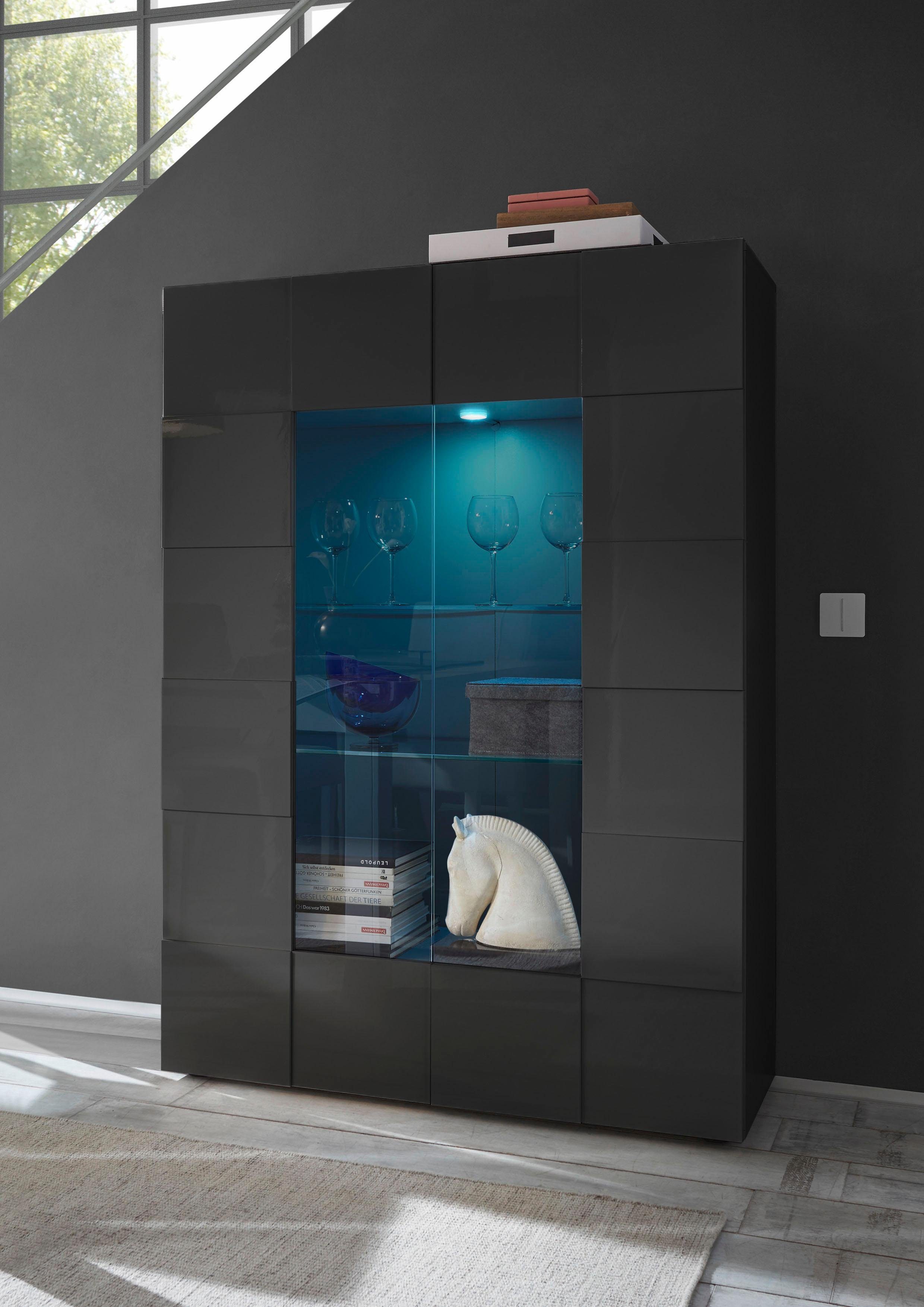 INOSIGN Vitrinekast Dama Hoogte 166 cm, Breedte 121 cm, Opberg vitrinekast met 2 deuren Staande vitrine - front in 3D-uiterlijk, veel opbergruimte, verschillende kleuren