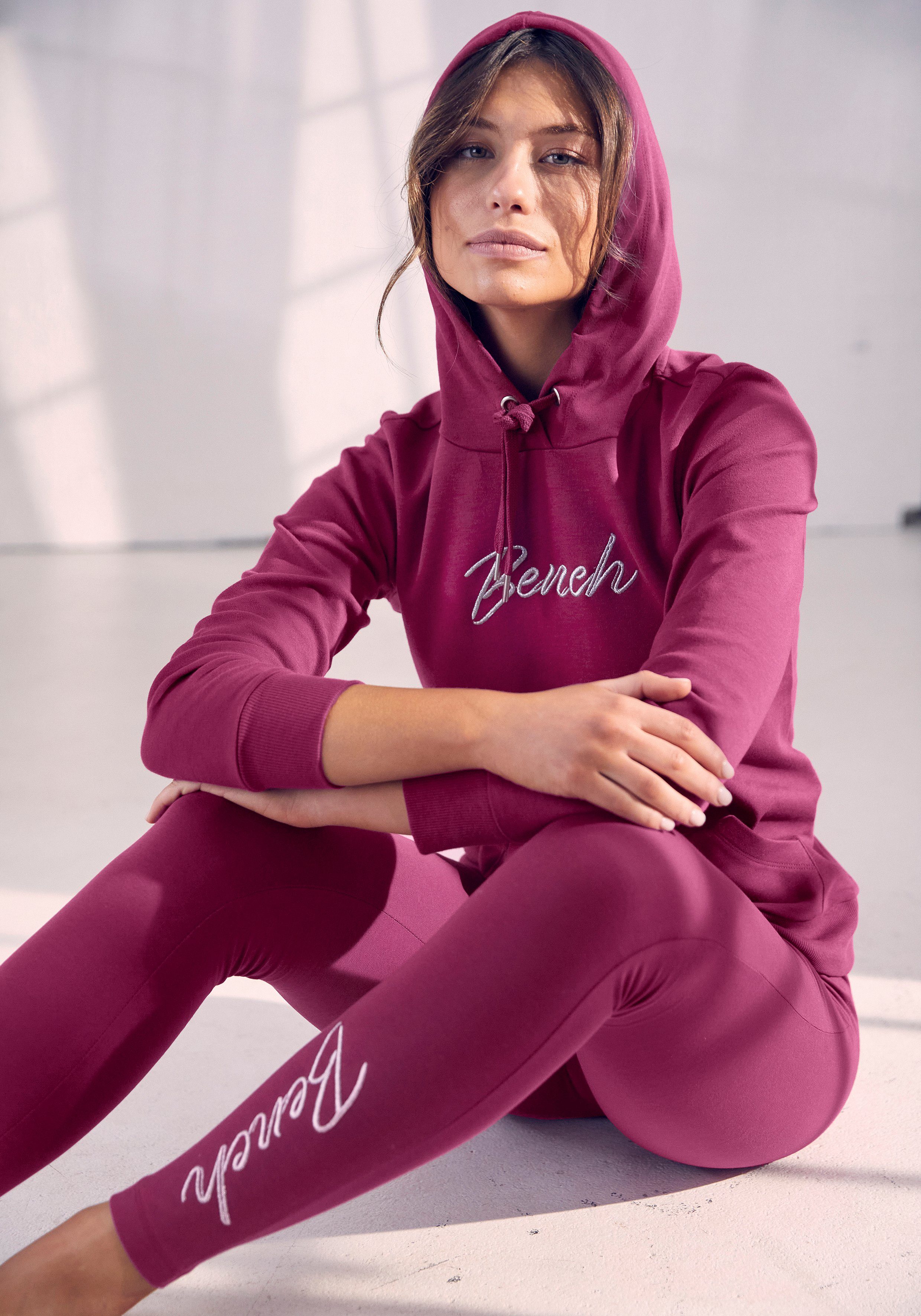 Bench. Loungewear Legging met glinsterend logoborduursel op het been