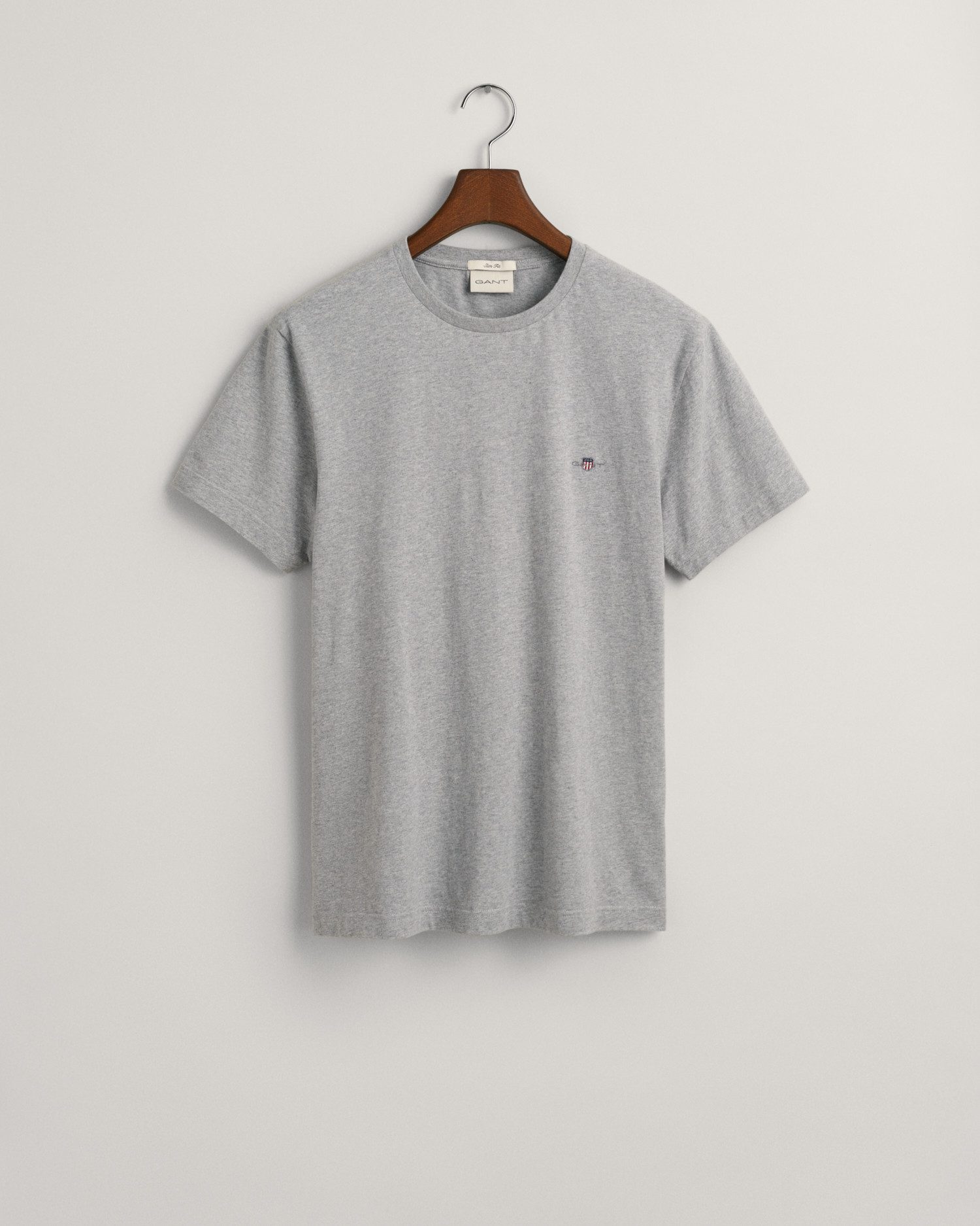 Gant T-shirt SLIM SHIELD SS T-SHIRT met logoborduursel op borsthoogte