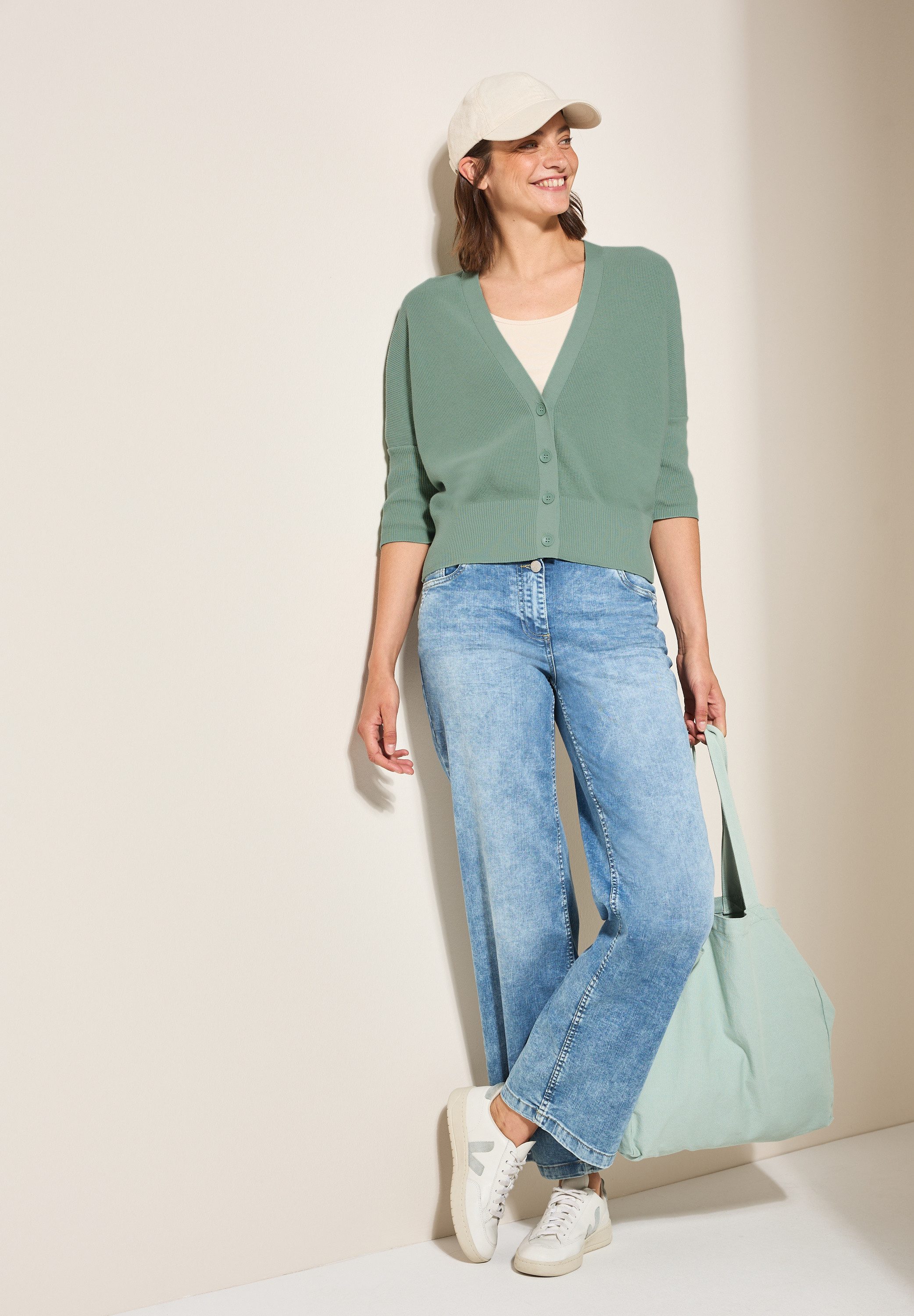 Cecil Cardigan met structuur en knoopsluiting
