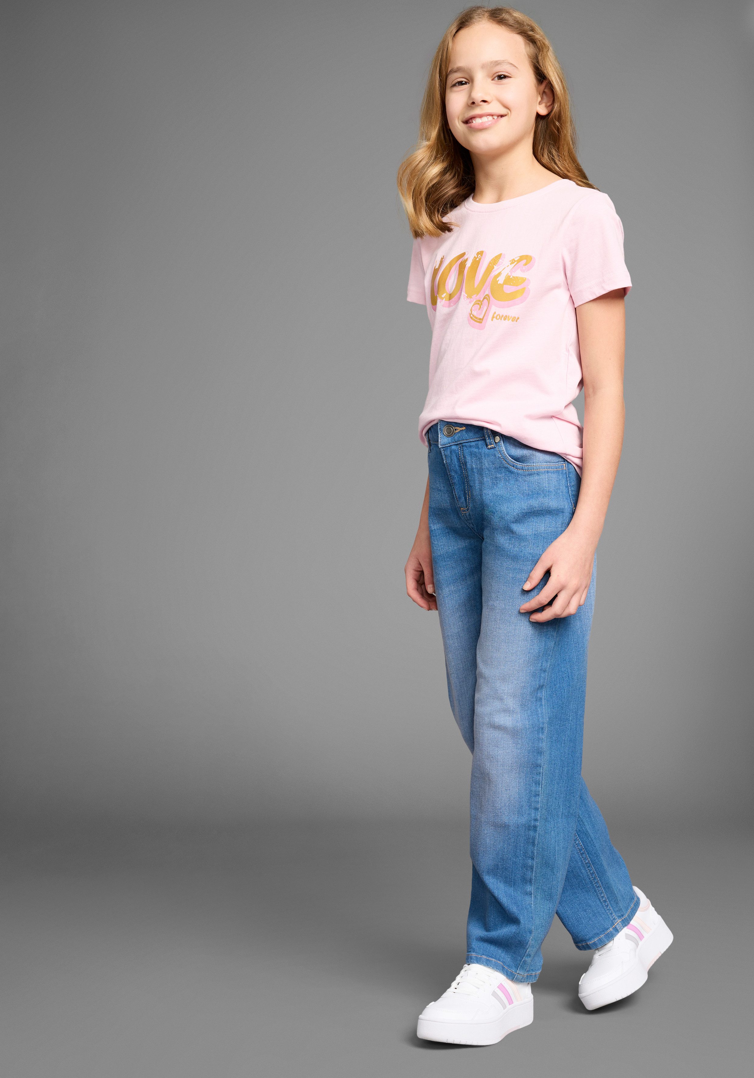 KIDSWORLD Loose fit jeans Meisjesjeans in wijde pasvorm Wijd jeans met logo-borduursel