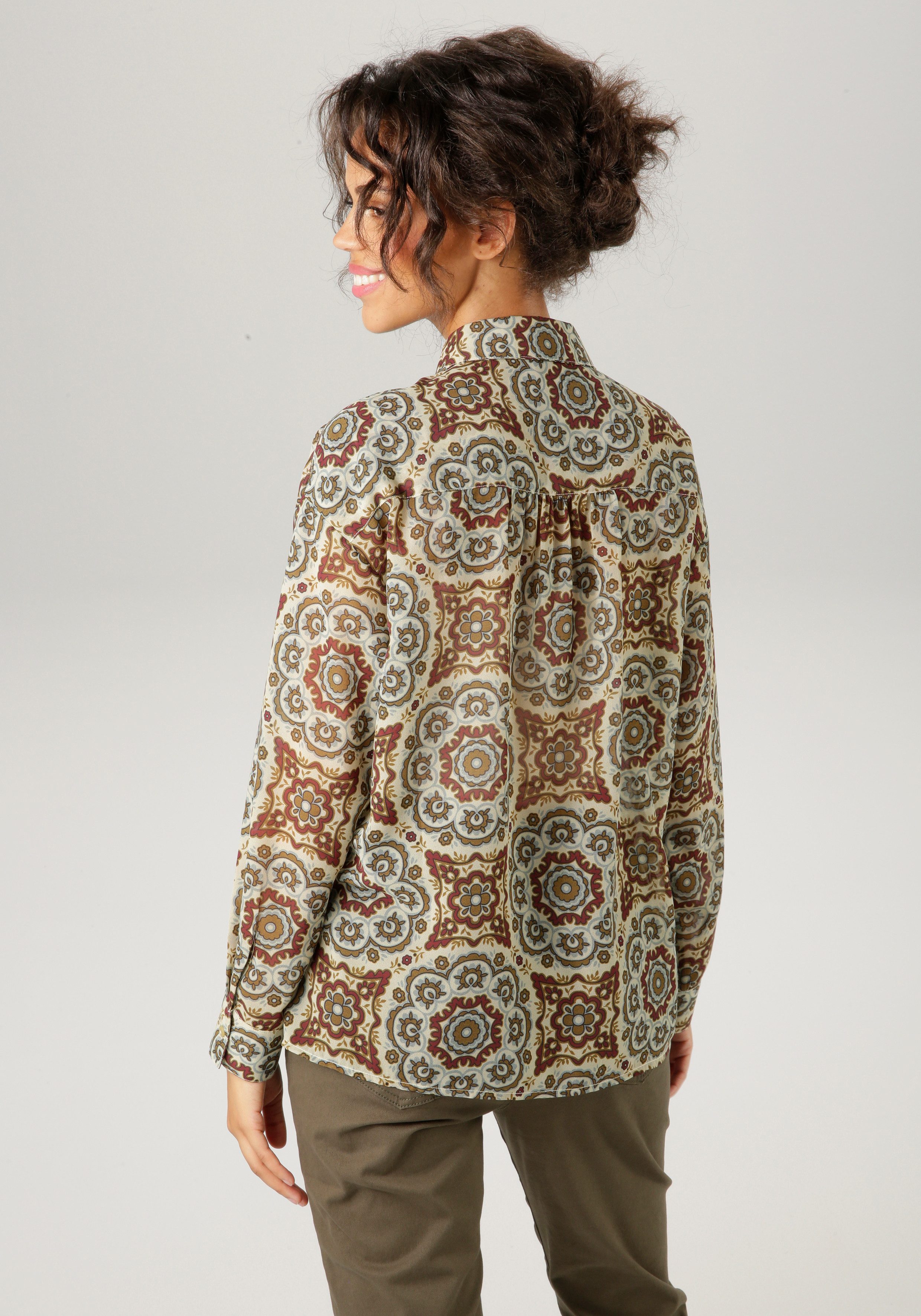 Aniston CASUAL Overhemdblouse met fantasierijke mandala-print