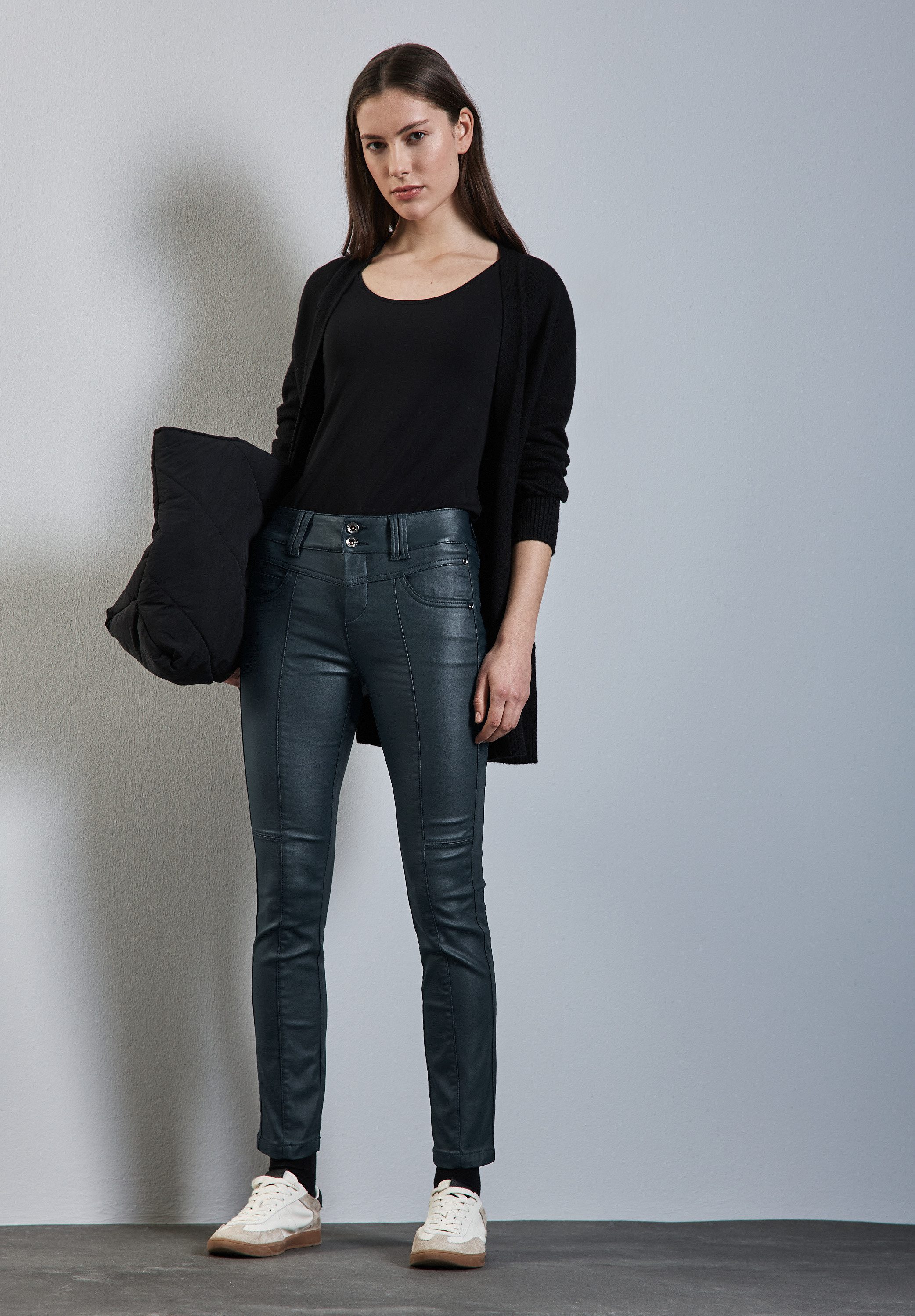 STREET ONE Imitatieleren broek Style York met decoratieve stiksels