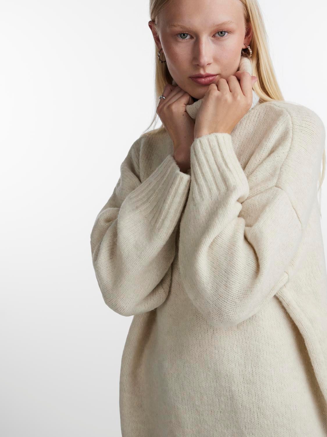 pieces Coltrui PCNANCY LS LOOSE ROLL NECK KNIT NOOS BC