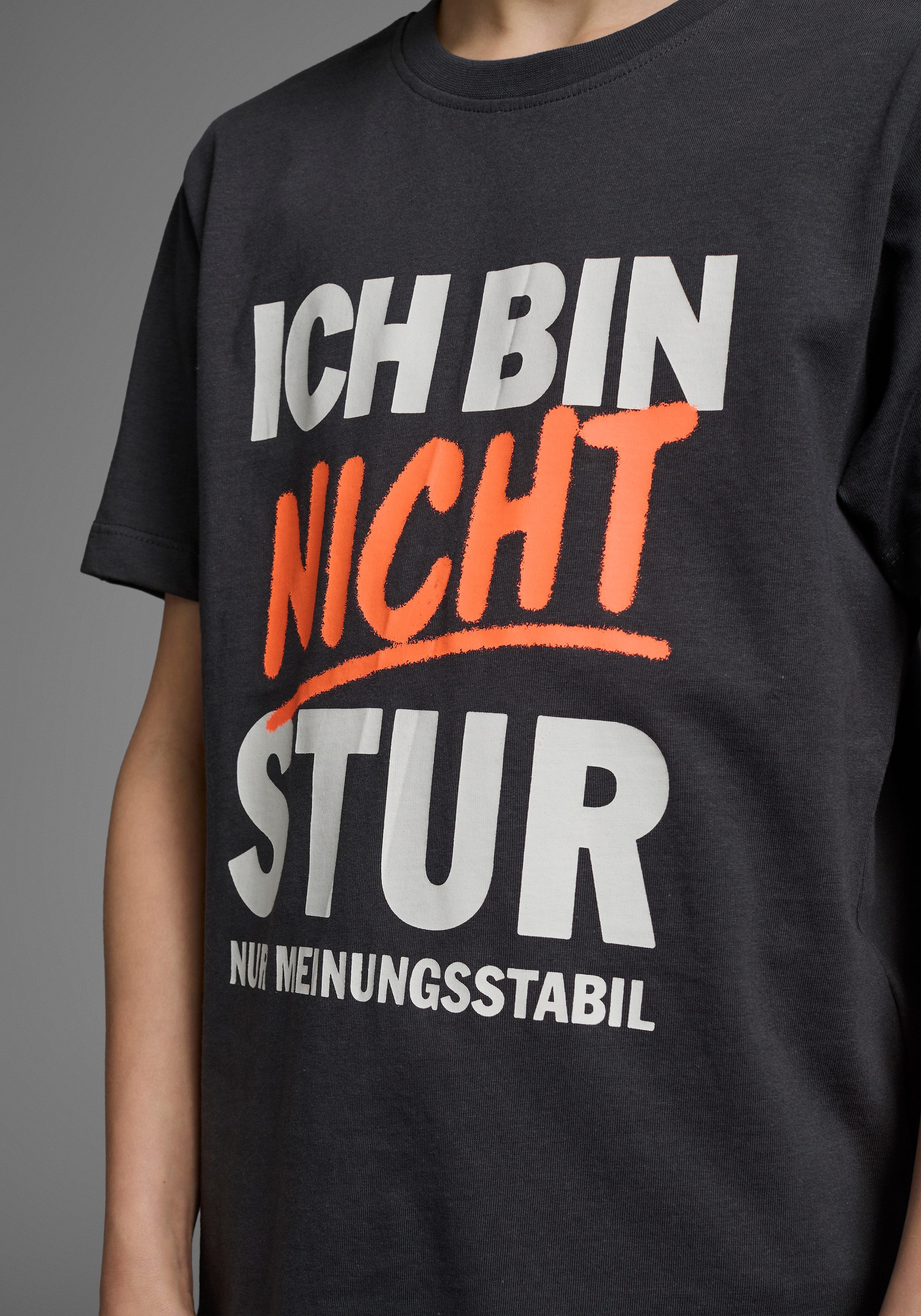 KIDSWORLD T-shirt Ich bin nicht stur Korte mouwen, met ronde hals, met trendy opdruk