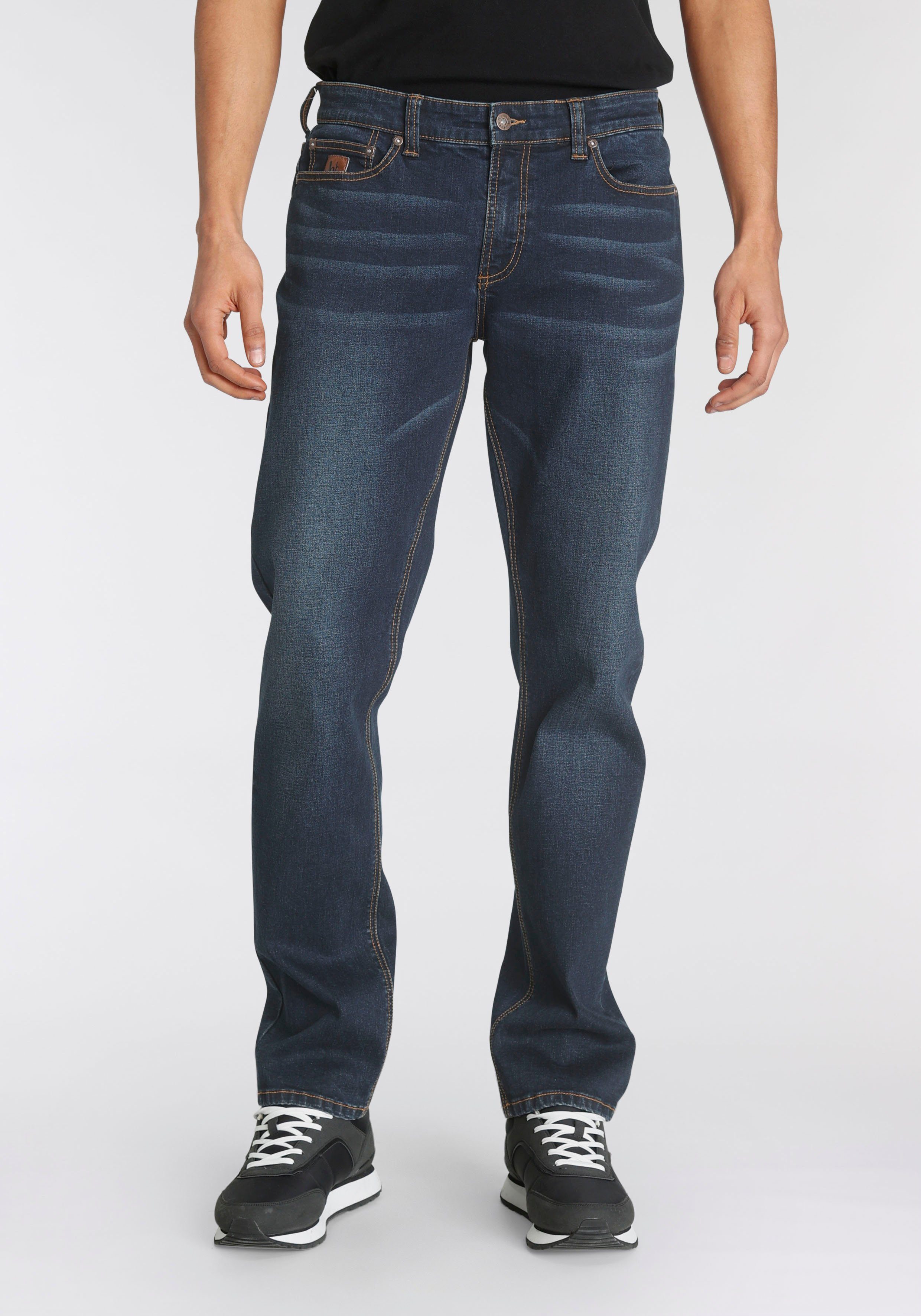 Bruno Banani Straight jeans Hutch rechte broekspijpen, gedeeltelijk met modieuze destroyed-effecten,