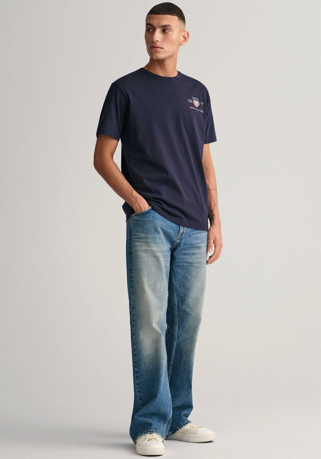 Gant T-shirt REG ARCHIVE SHIELD EMB SS T-SHIRT geïnspireerd door het archief uit de jaren '80