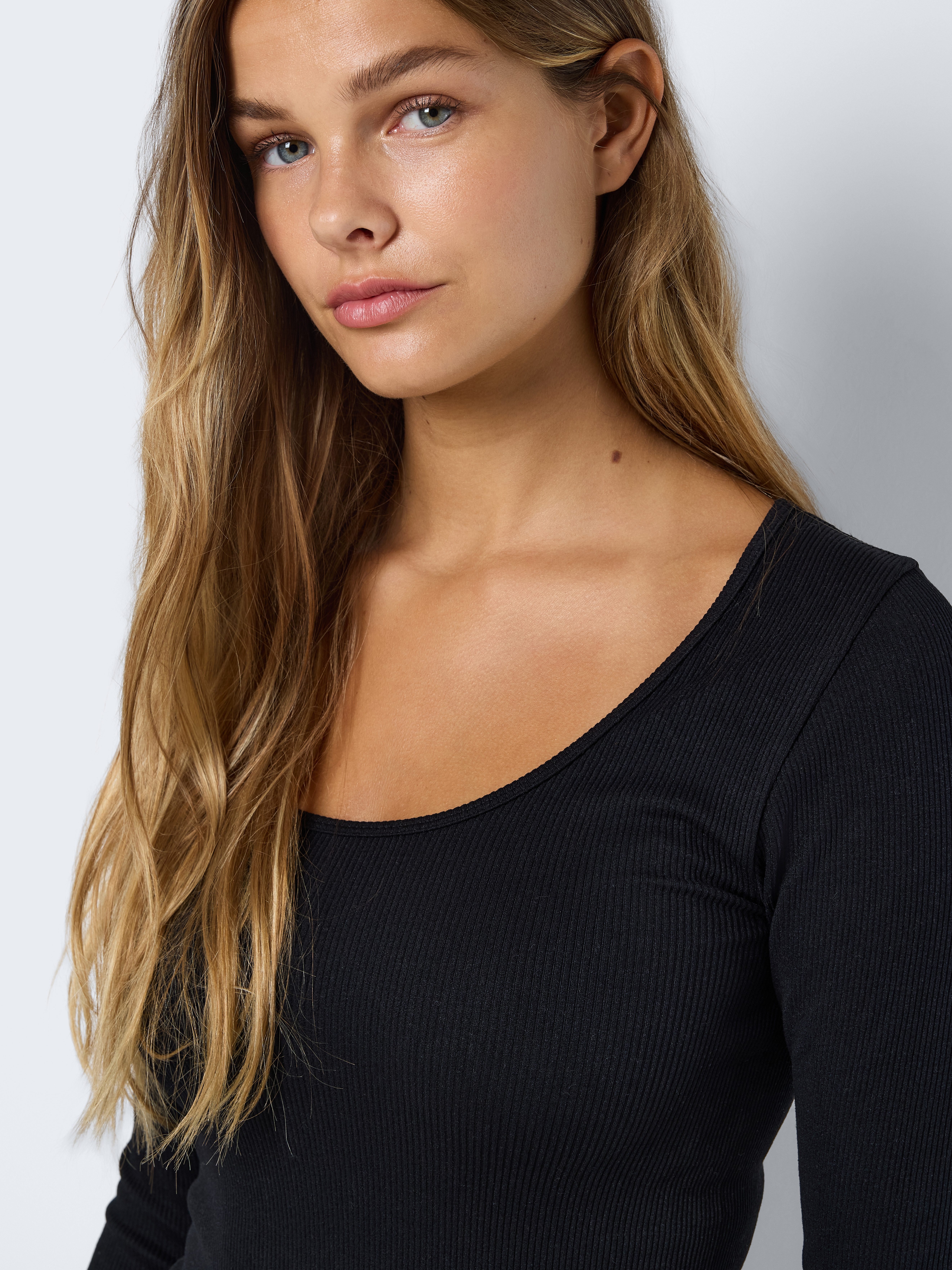 Noisy may Body met lange mouwen NMSOFINA L/S RIB BODYSUIT JRS NOOS