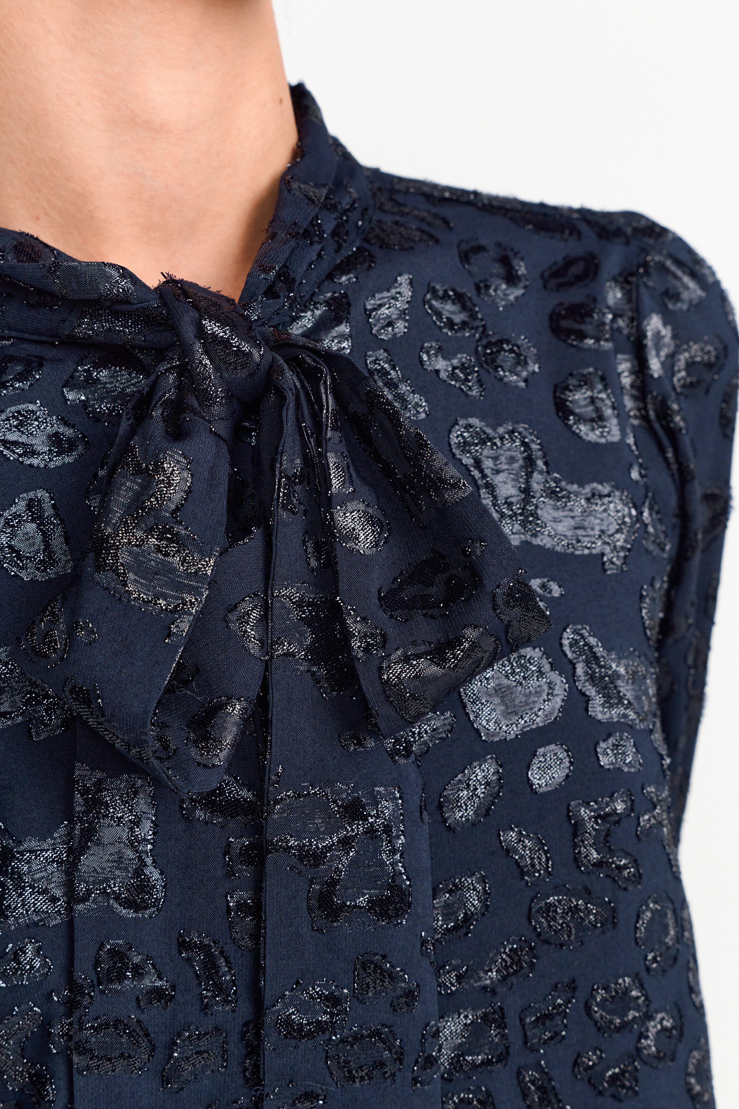Rich & Royal Mini-jurk in glanzend jacquard-look met leeuw-uitbranding