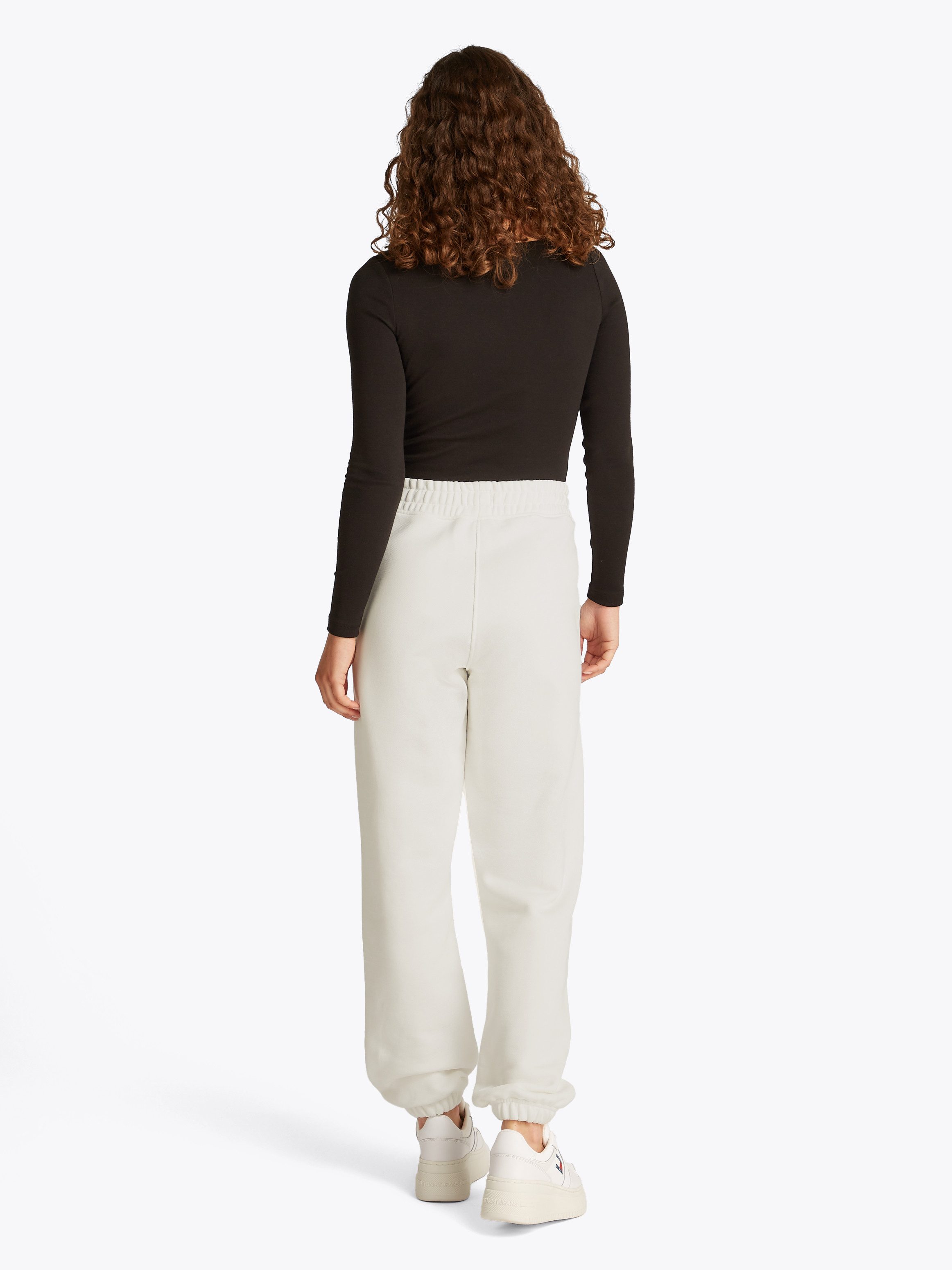 TOMMY JEANS Joggingbroek TJW BADGE JOGGER met geborduurd logo