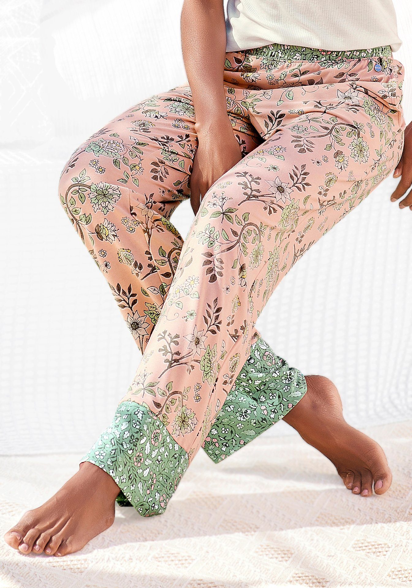 Lascana Pyjamabroek in bloemen print all-over