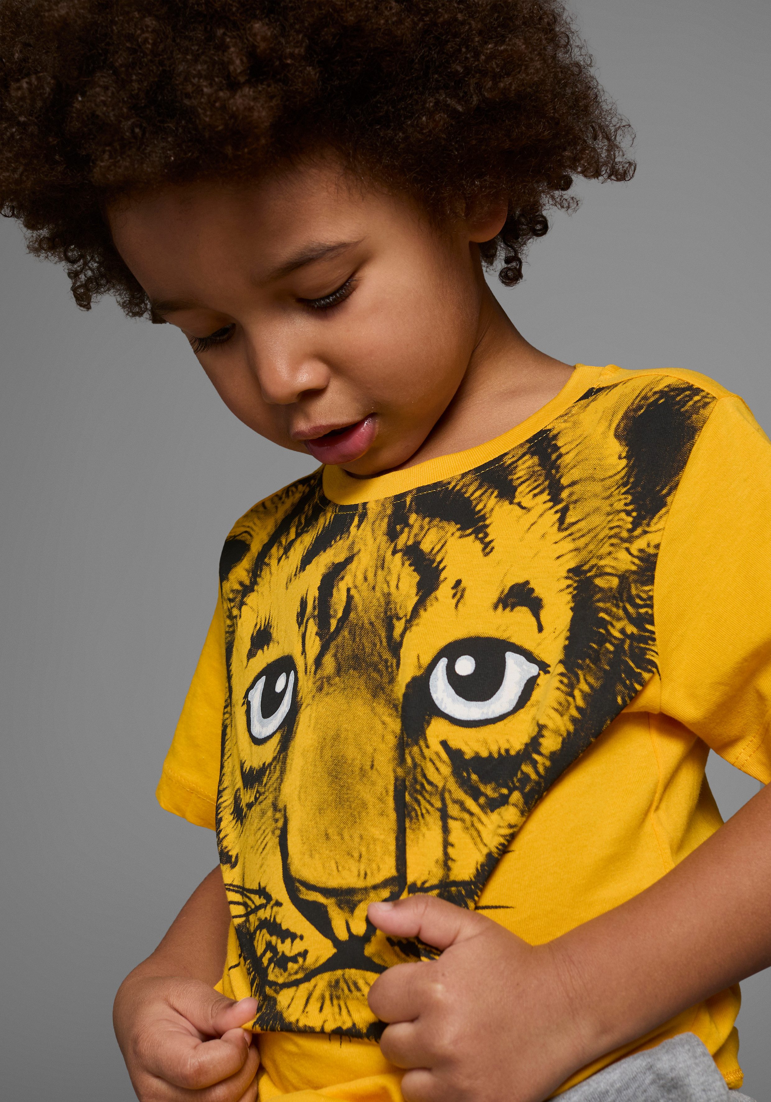 KIDSWORLD T-shirt Met geweldige print: LITTLE TIGER Korte mouwen, basic pasvorm, met vrolijke print, ronde hals