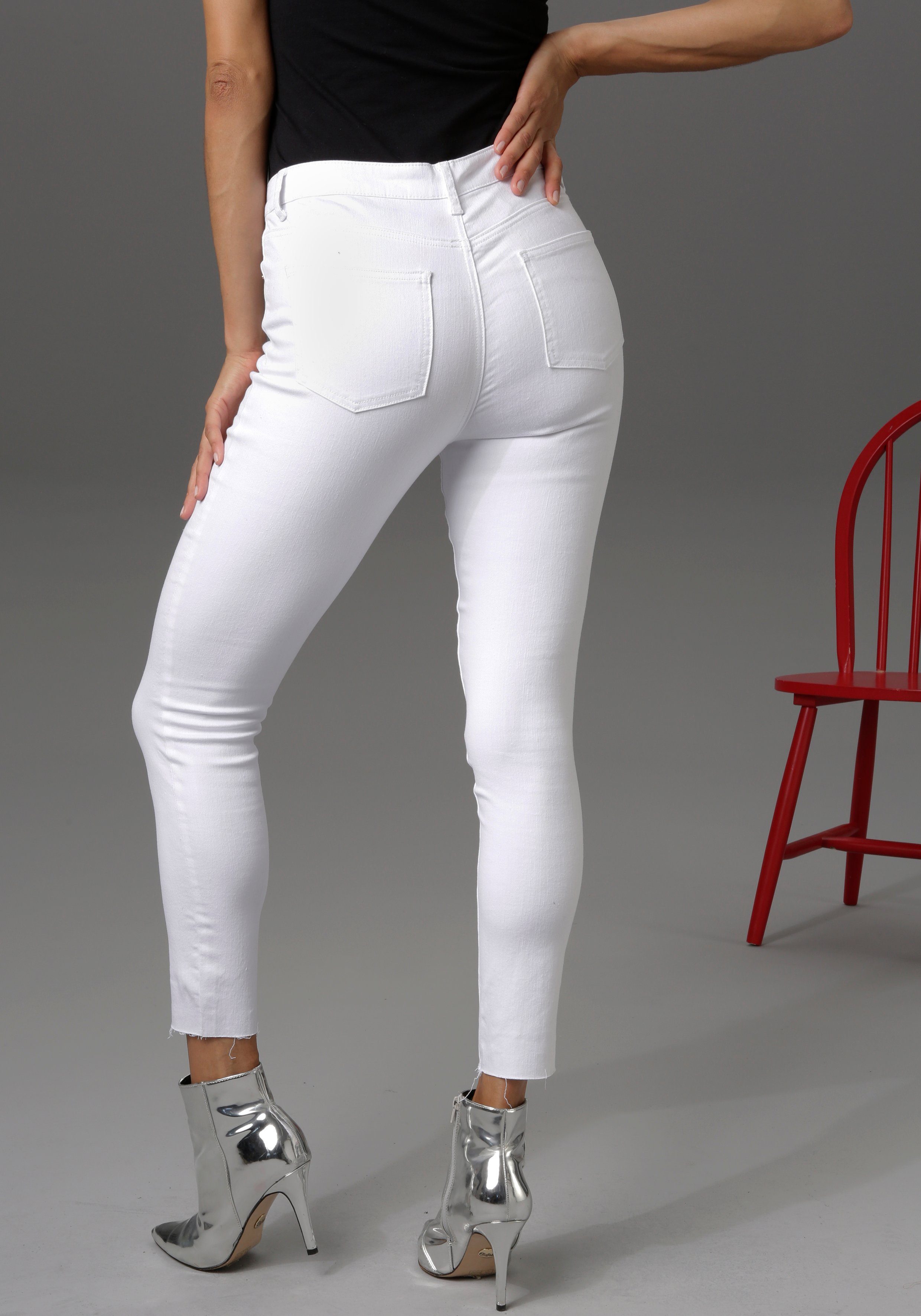 Aniston CASUAL Skinny fit jeans regular waist - met gerafelde voetzoom