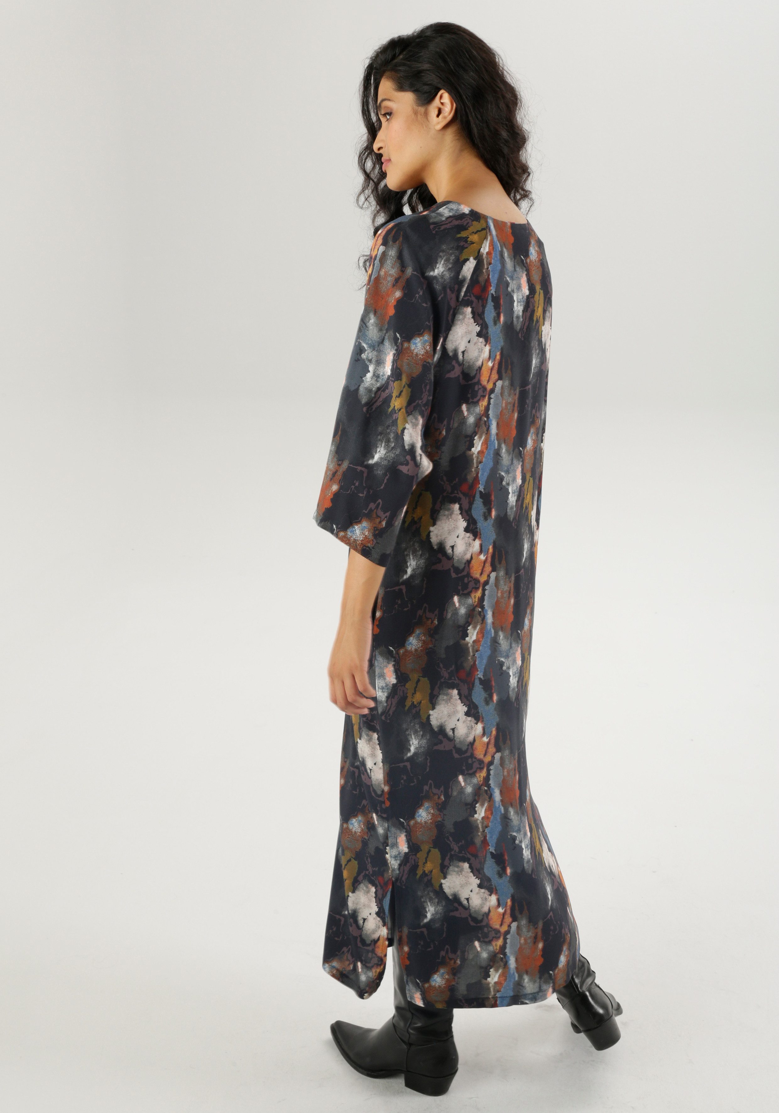 Aniston CASUAL Blousejurk met extravagante, grafische batik-patroon