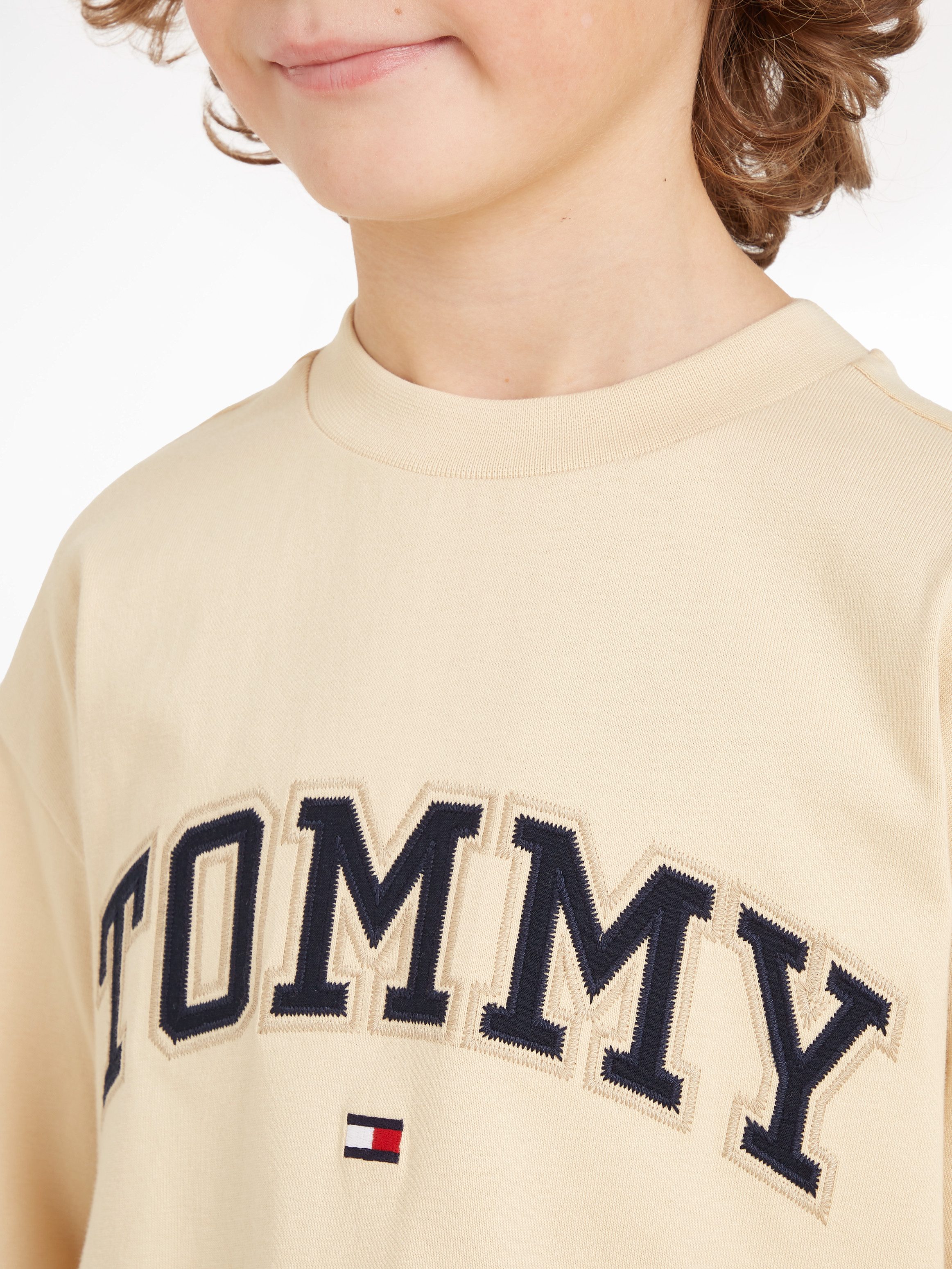 Tommy Hilfiger Shirt met korte mouwen VARSITY EMBROIDERY TEE SS Kinderen tot 16 jaar met logostiksel