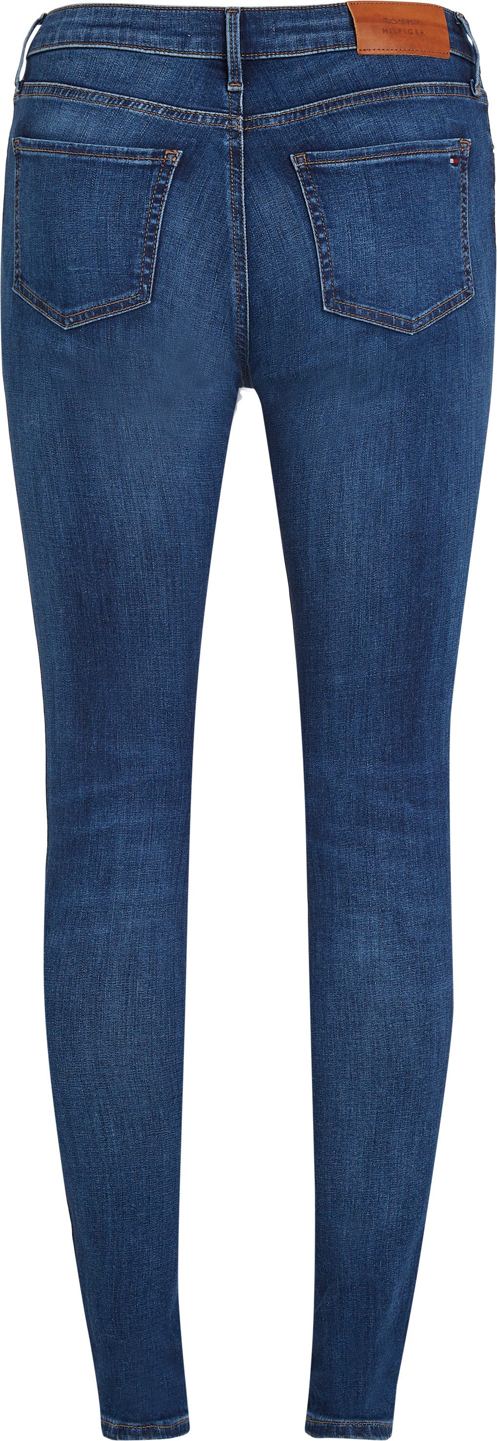 Tommy Hilfiger Skinny fit jeans COMO Skinny Regular Waist met logo-badge, in enkel-lengte