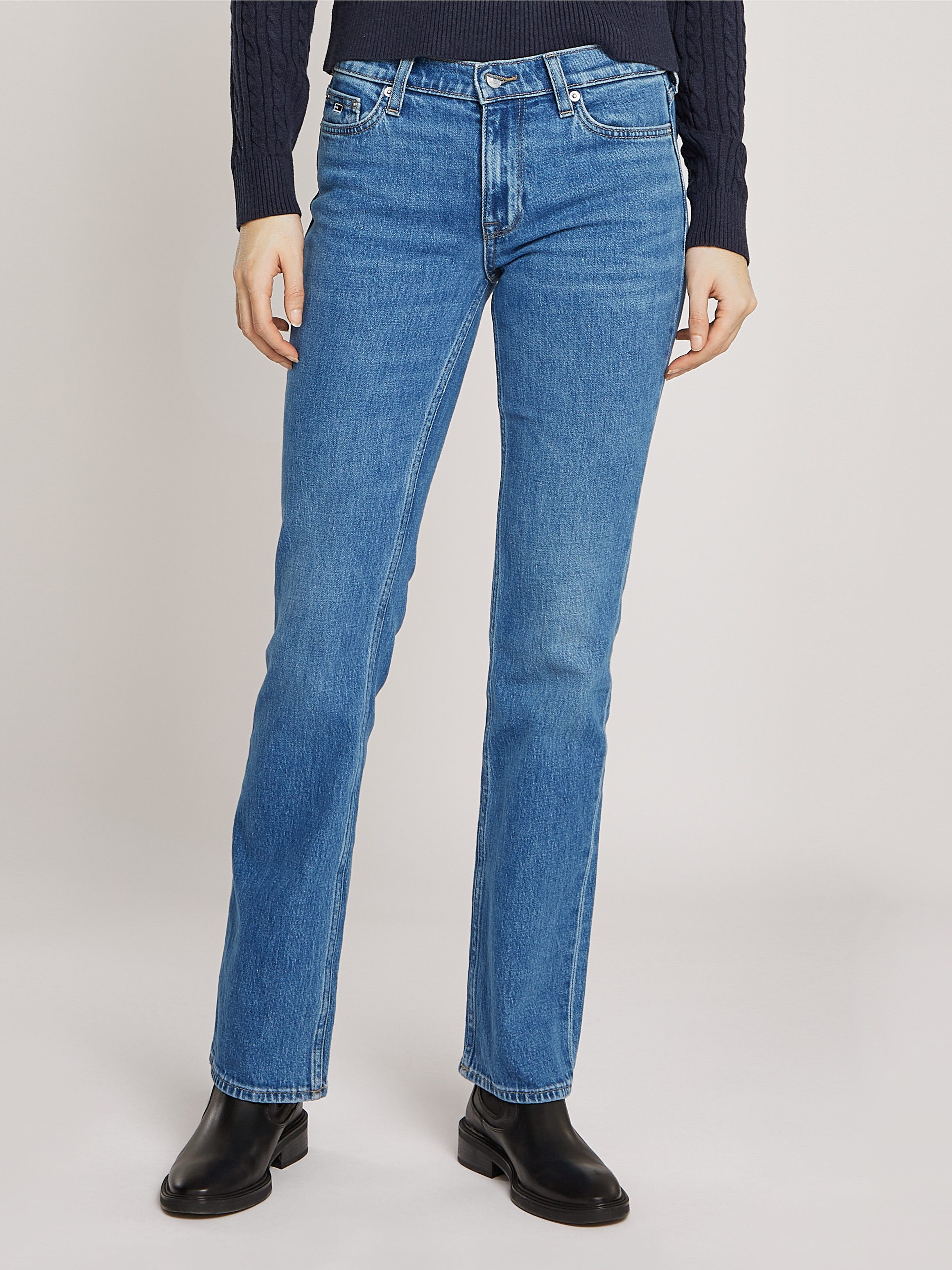 TOMMY JEANS Bootcut jeans MADDIE MD BC DH5161 met logo-badge en borduurwerk