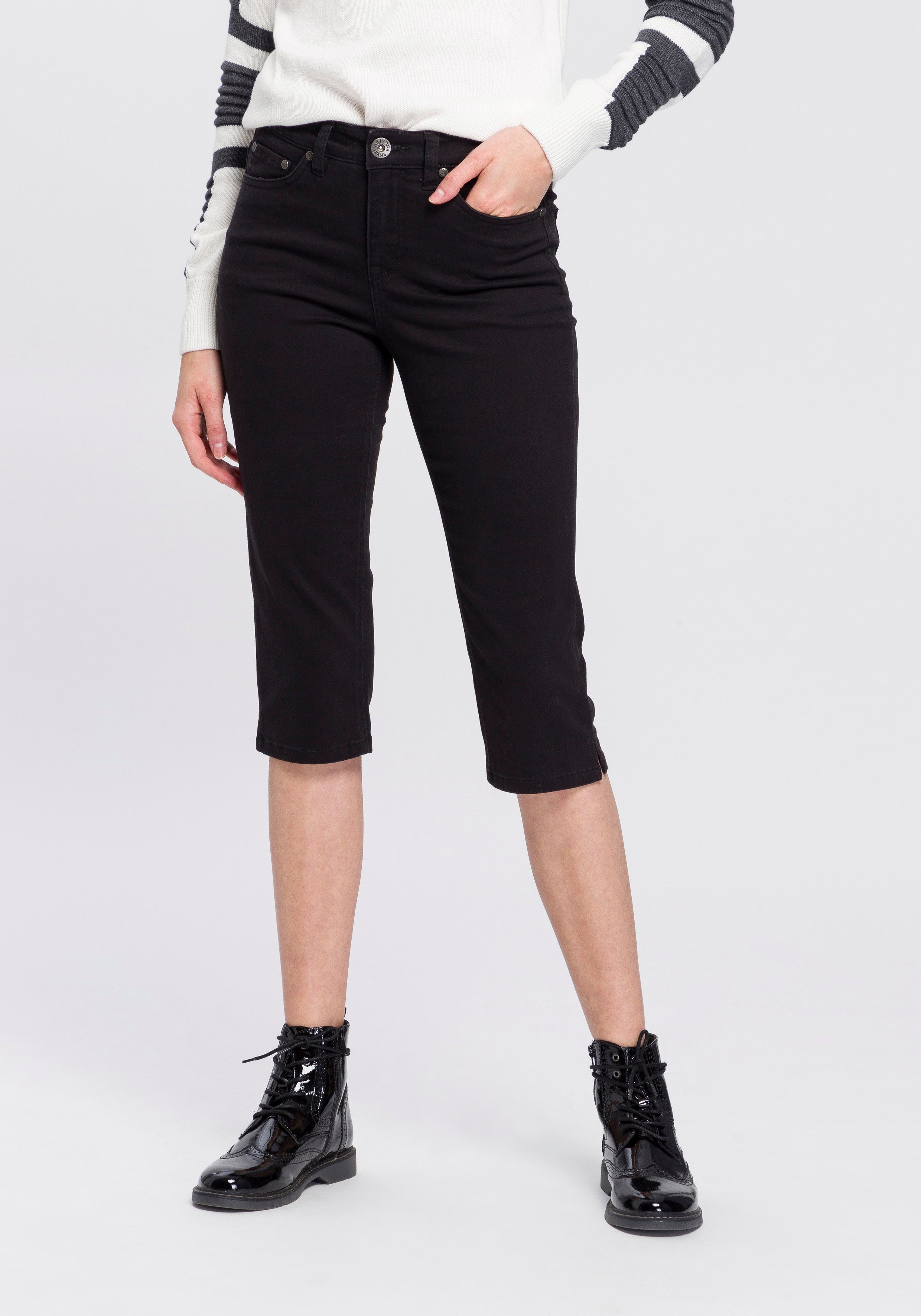 Arizona Capri jeans Met splitje in de zoom smalle pasvorm, met stijlvolle studs, hoge taille