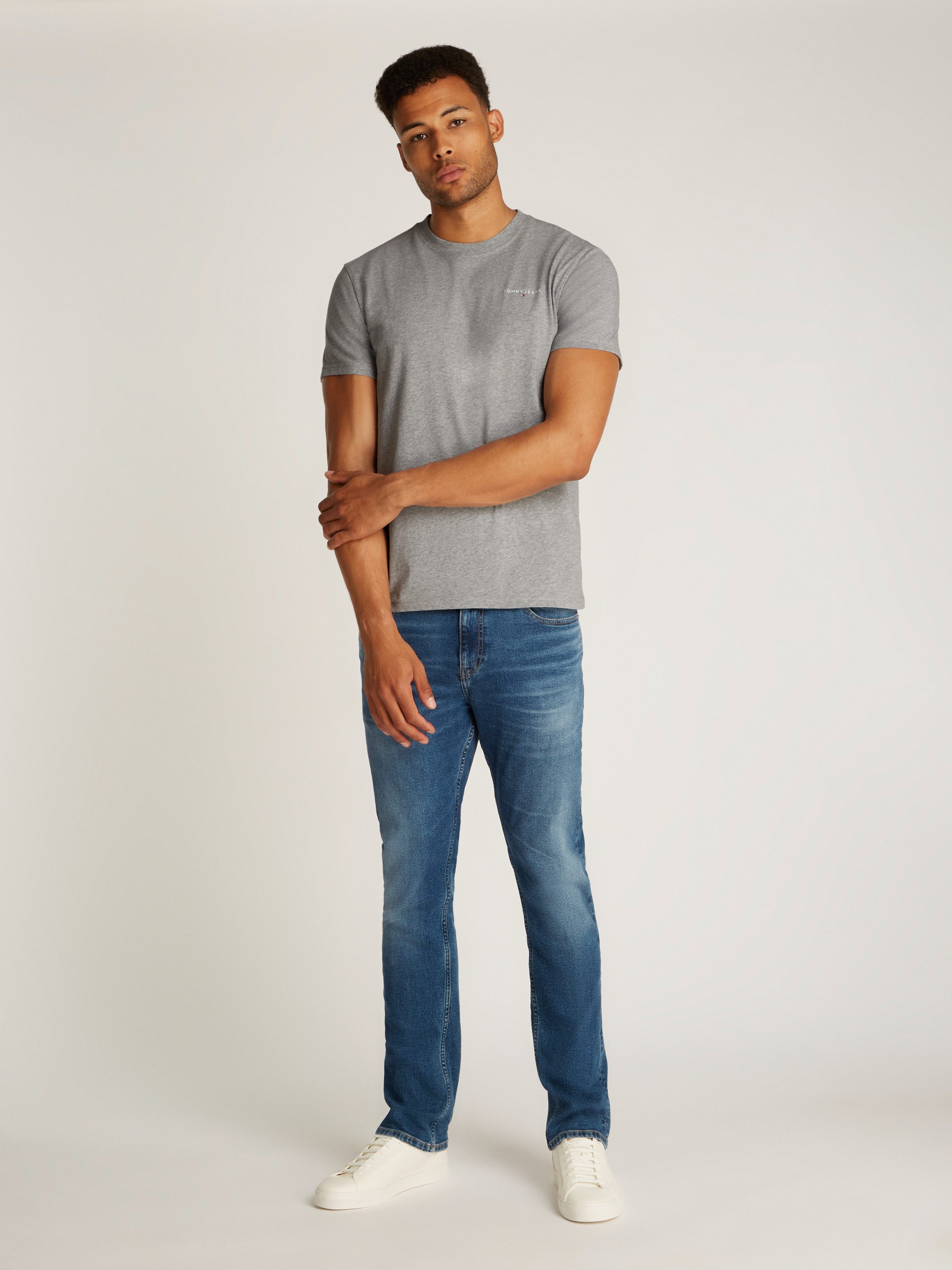 Tommy Jeans Plus Shirt met ronde hals TJM SLIM LINEAR CHEST SS TEE EXT
