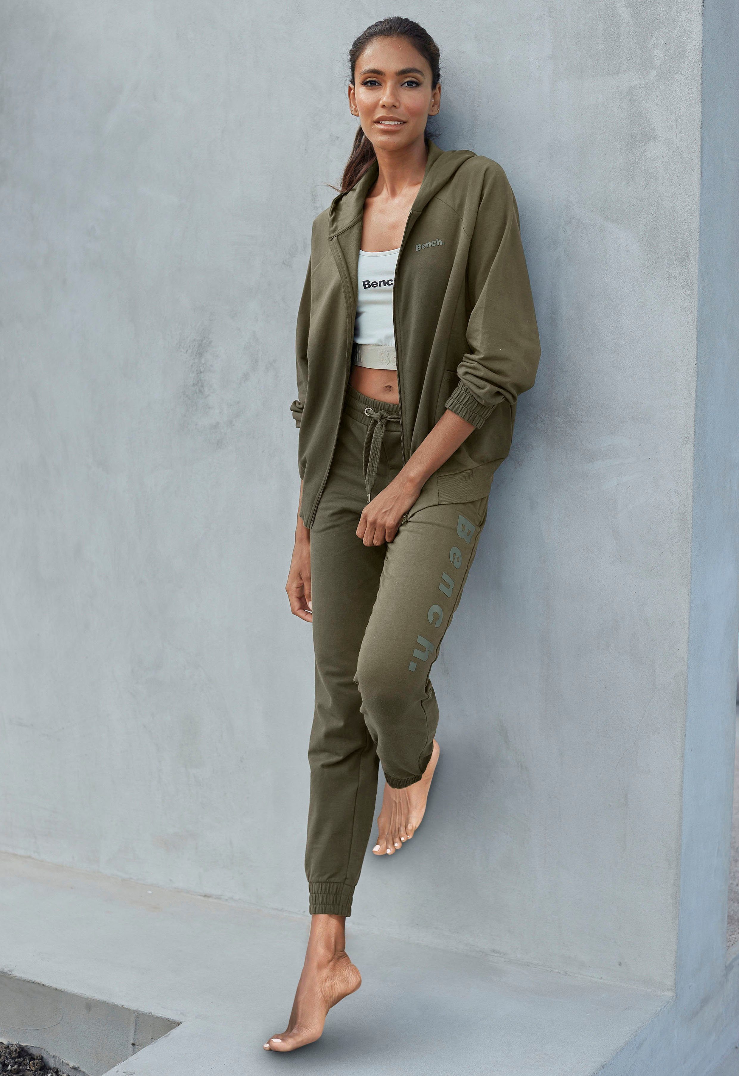 Bench. Loungewear Capuchonsweatvest met sportieve deelnaad, loungepak