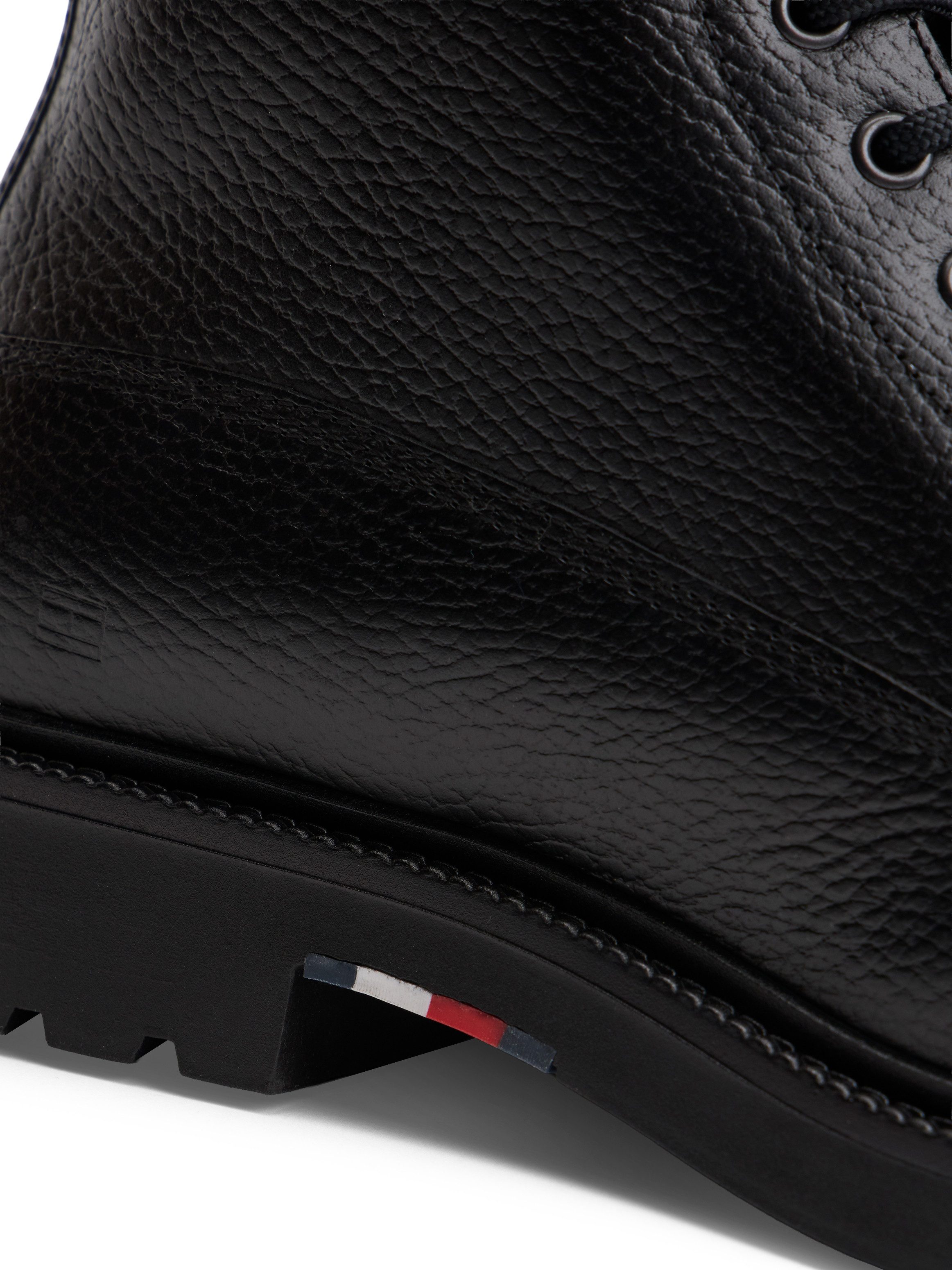 Tommy Hilfiger Veterschoenen HILFIGER COMFORT LWT WRM MX BOOT herfstboots, veterenkellaars met logo-patch op de schoentong