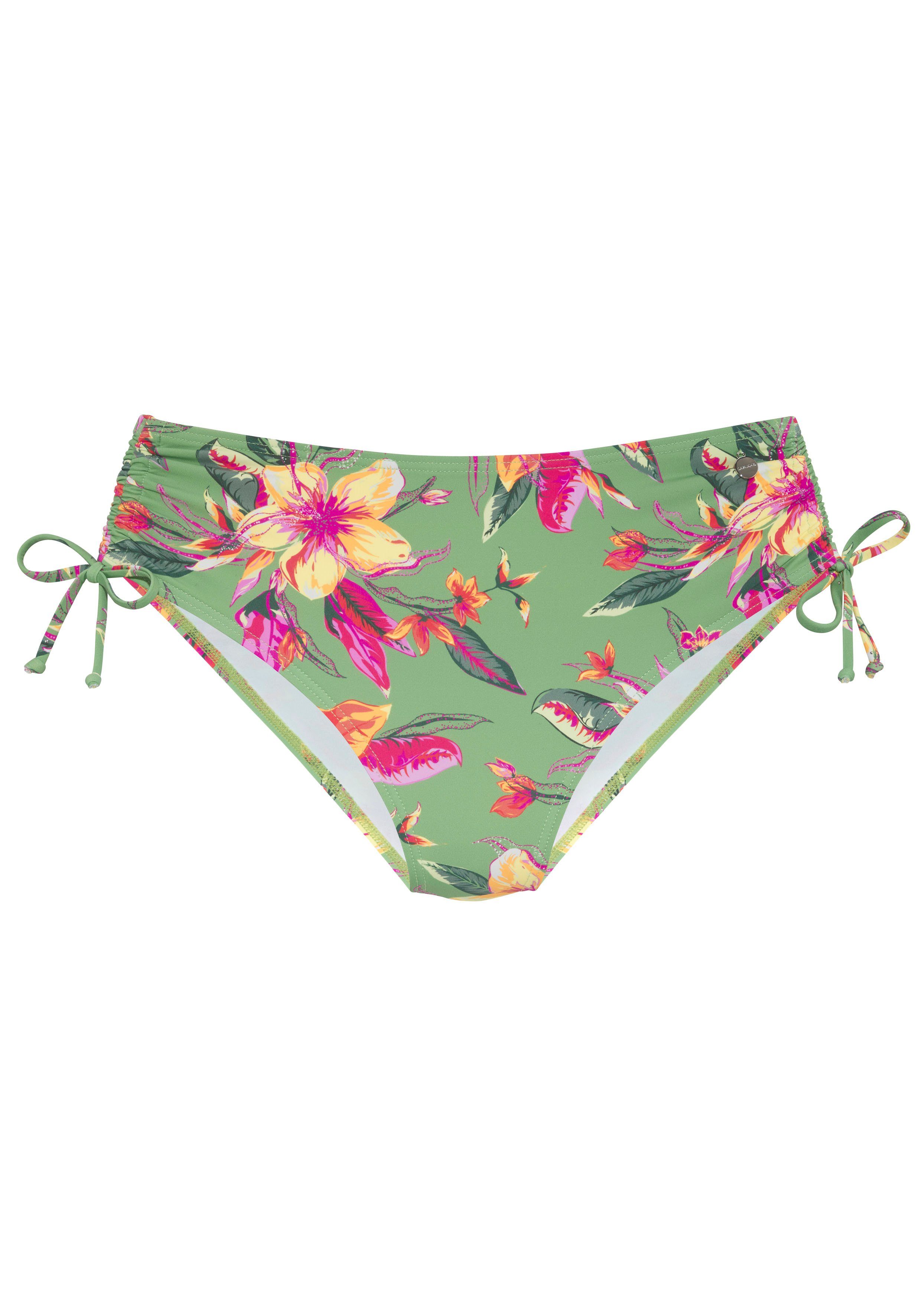 Lascana Bikinibroekje MALIA met zijrimpeling met tropische print