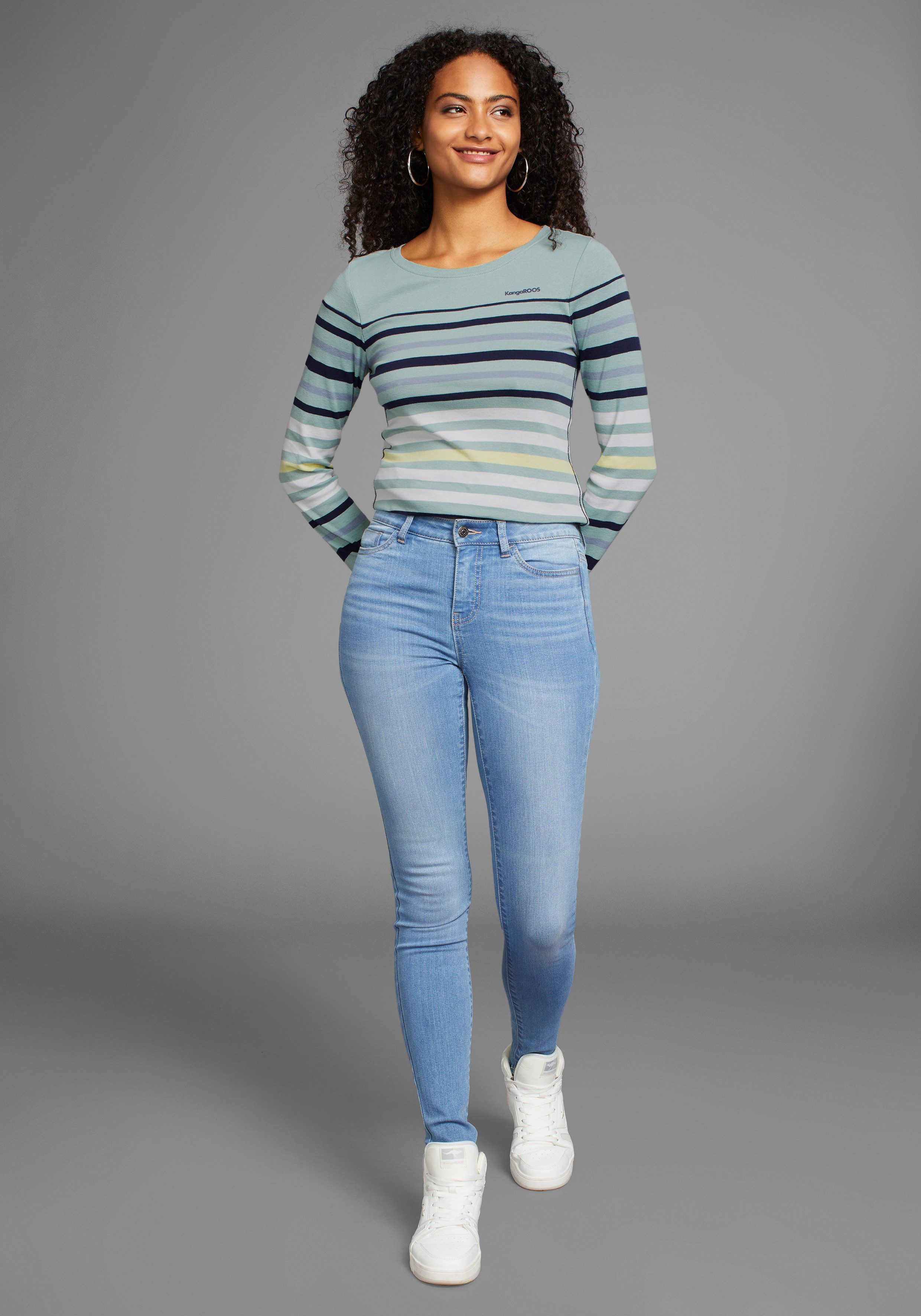 KangaROOS Shirt met lange mouwen lichaamsnauwkeurige pasvorm, effen, sportieve look, van katoen