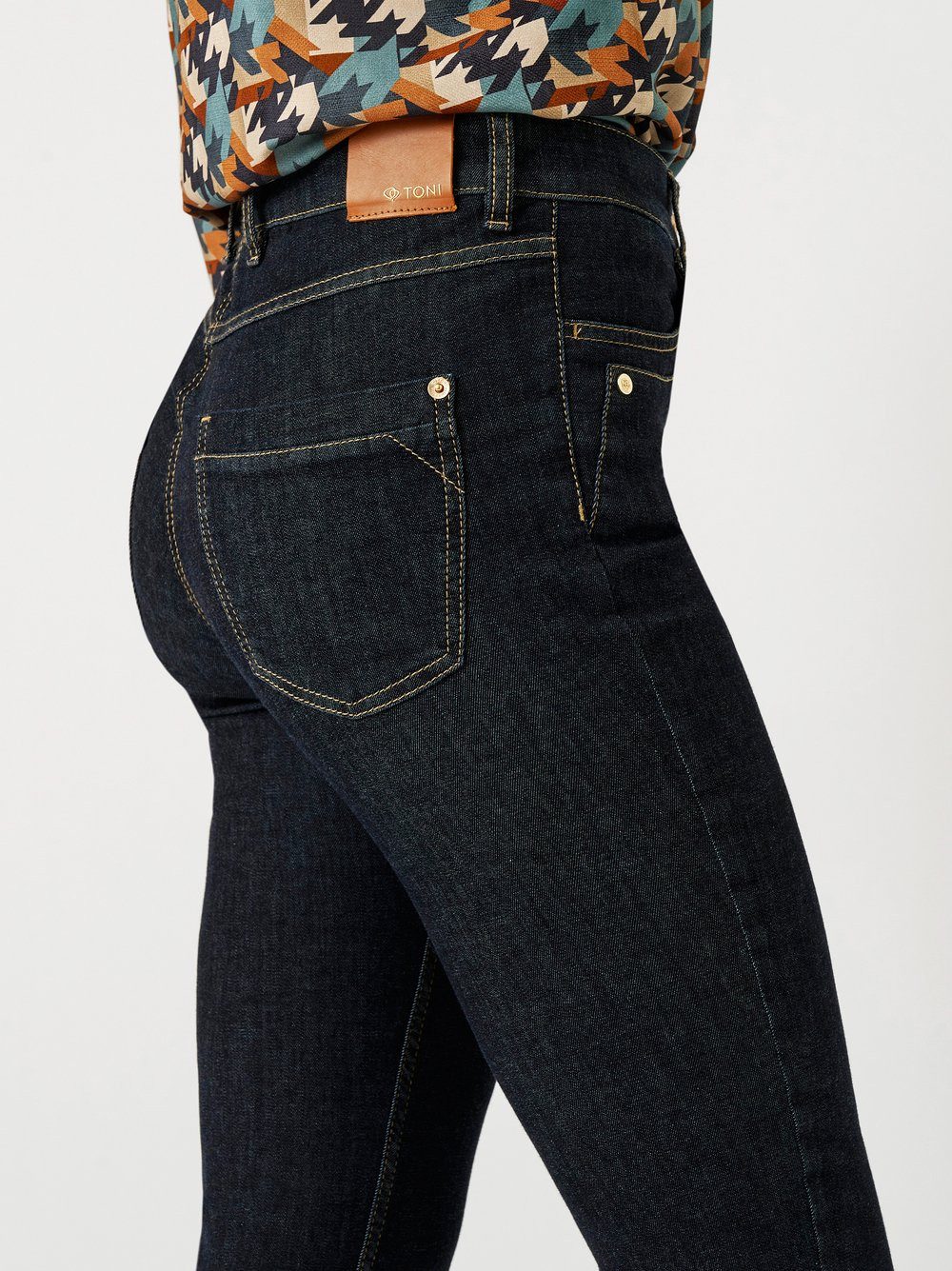TONI Slim fit jeans BE Loved met modieuze contrastnaden