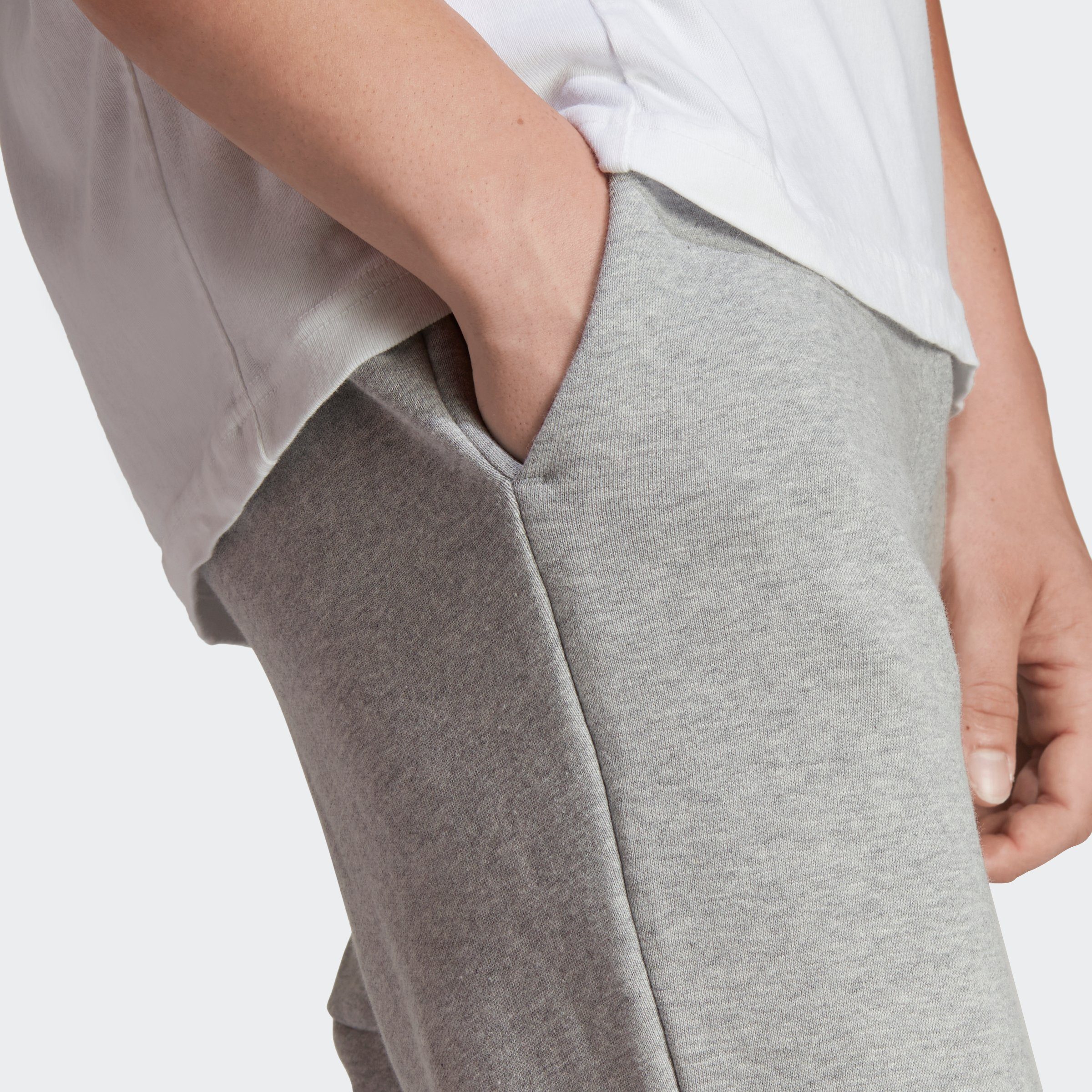 adidas Sportswear Sportbroek ESSENTIALS FRENCH TERRY TAPERED CUFF LOGO BROEK (1-delig)