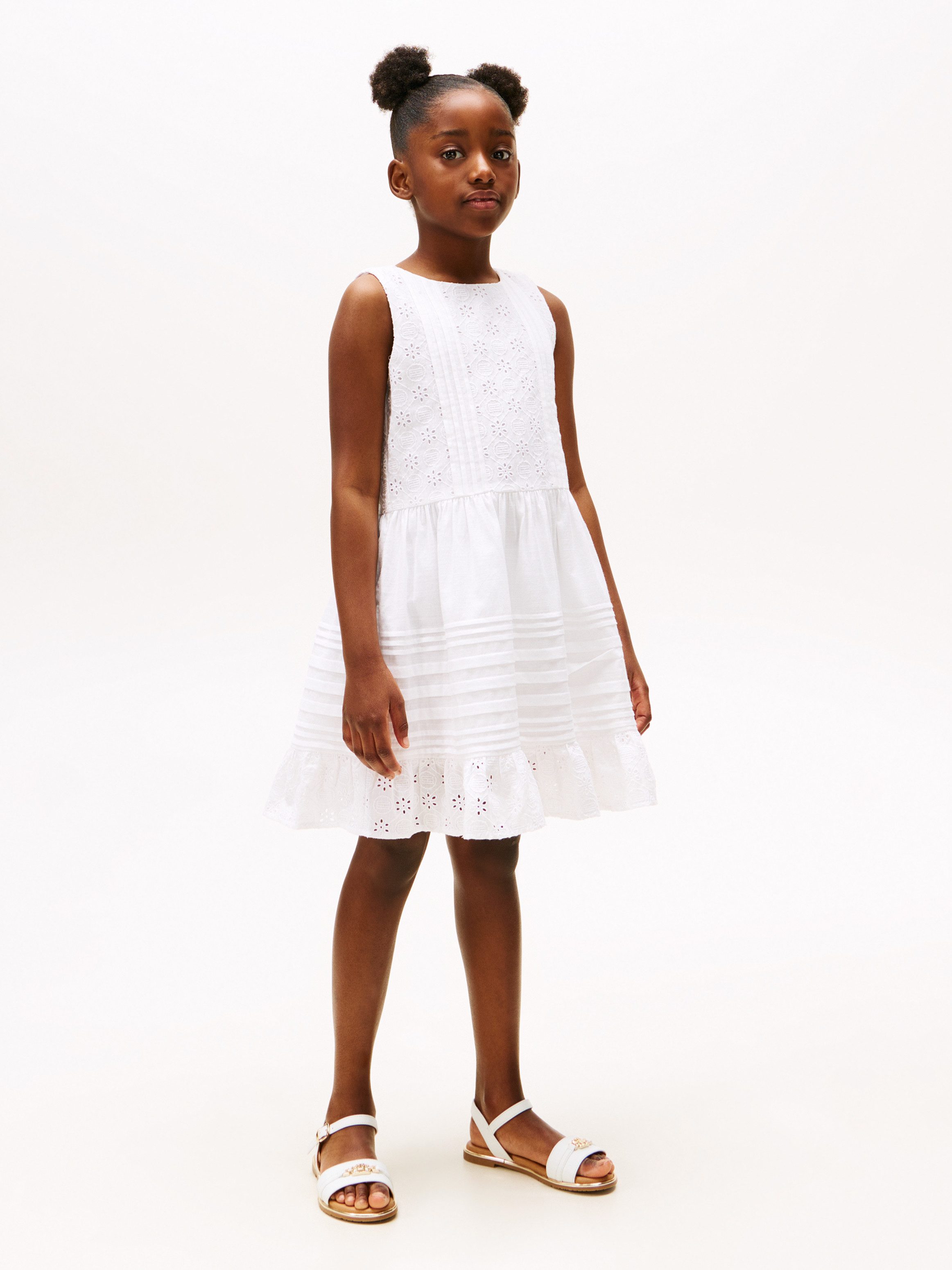 Tommy Hilfiger Zomerjurk EMBROIDERED COTTON DRESS SLVLS met delicate gaatjesborduursel, met biezen