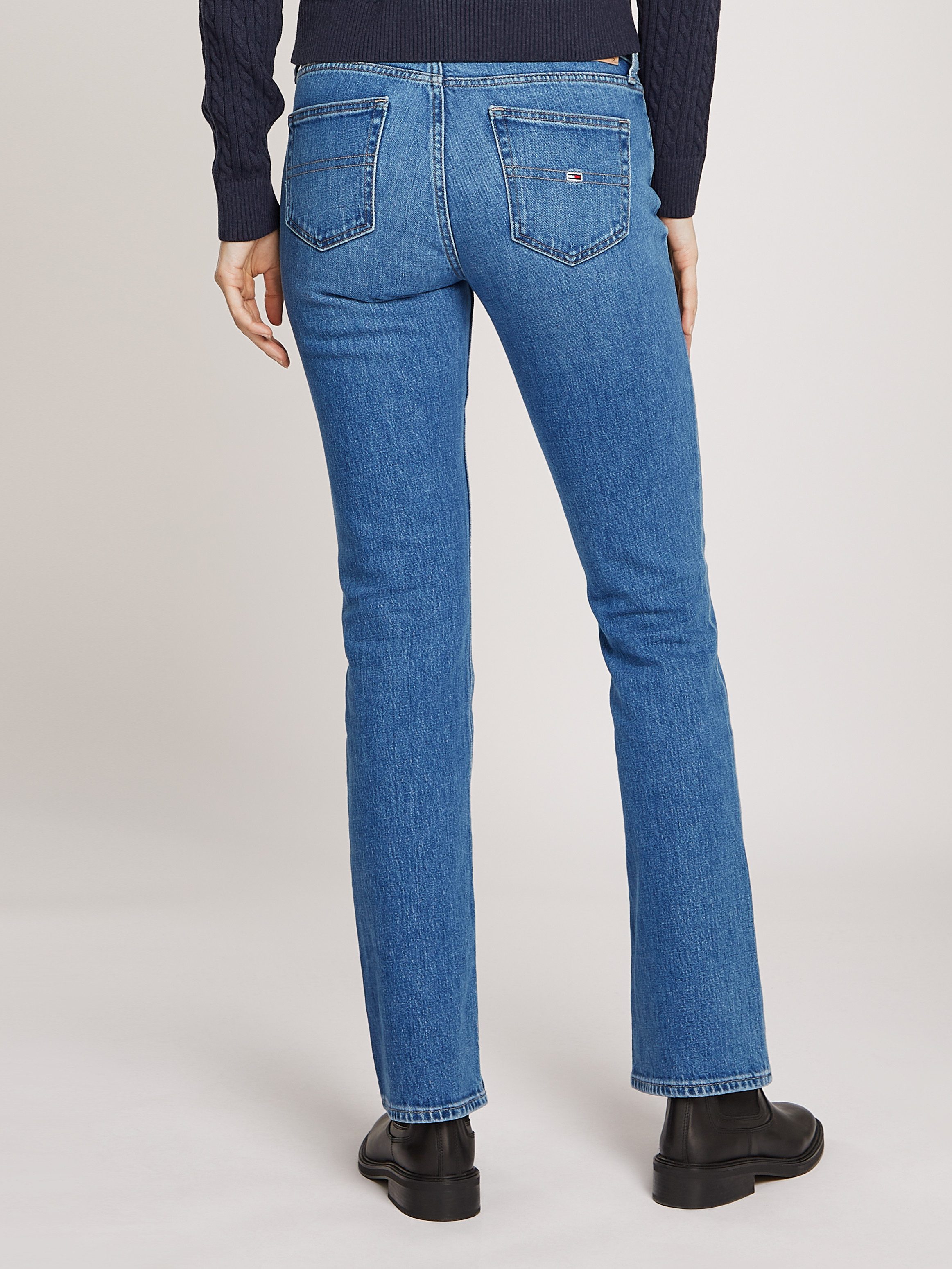TOMMY JEANS Bootcut jeans MADDIE MD BC DH5161 met logo-badge en borduurwerk