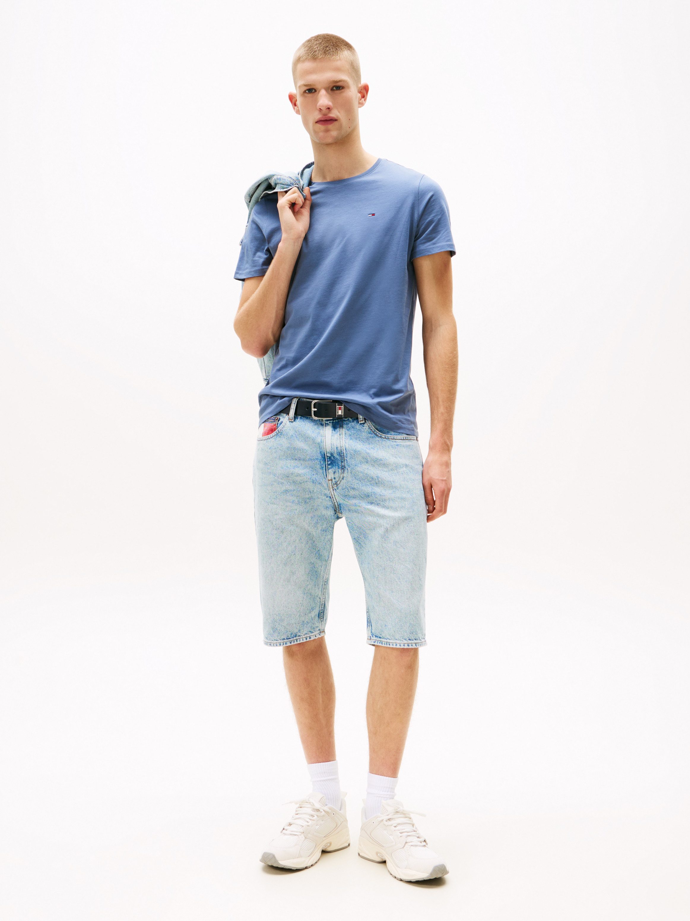 TOMMY JEANS T-shirt TJM ESSENTIAL SOLID TEE met ronde hals en subtiele logo-vlag
