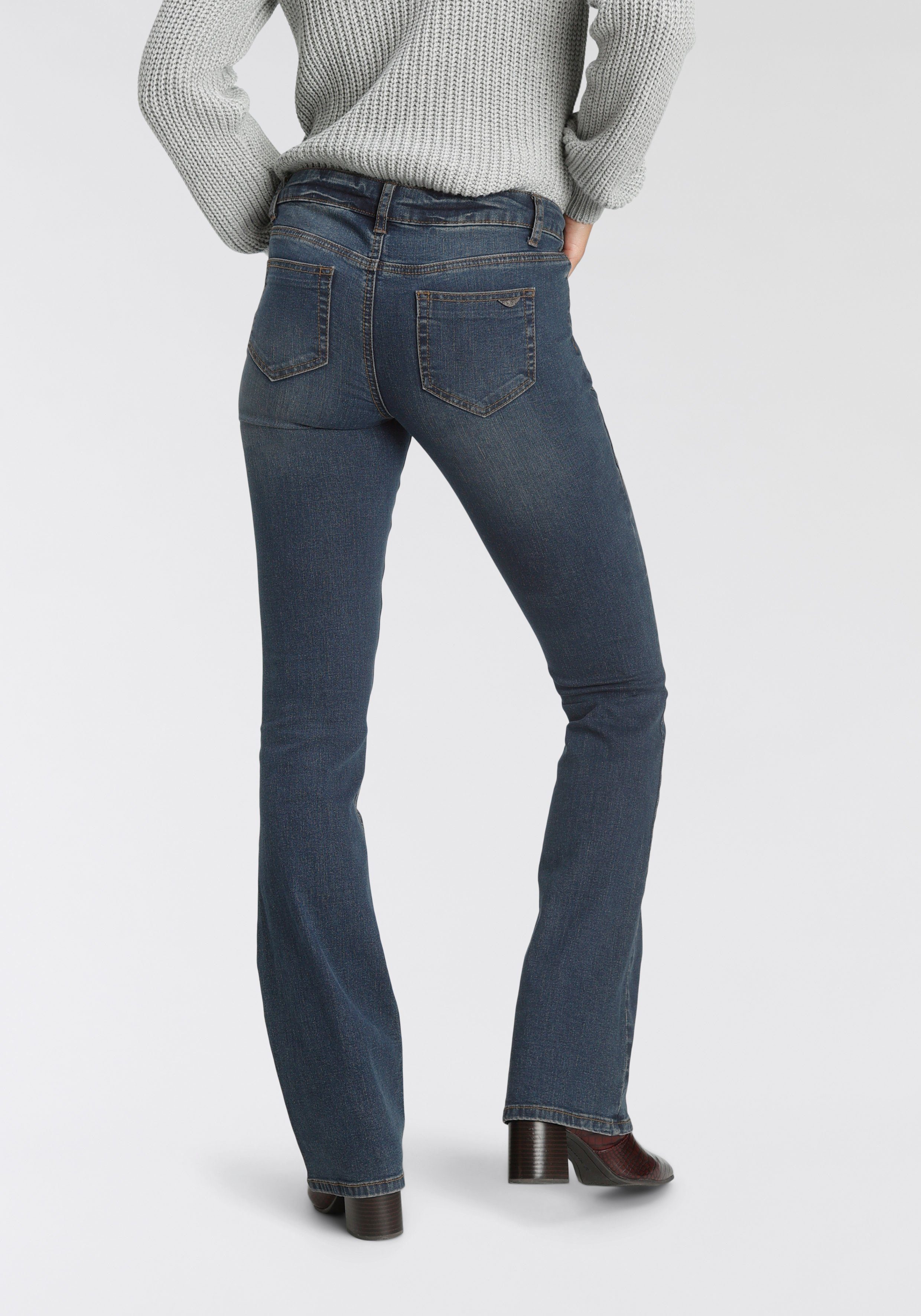 Arizona Bootcut jeans Met geren uitlopende pasvorm, lage taille, elastisch materiaal