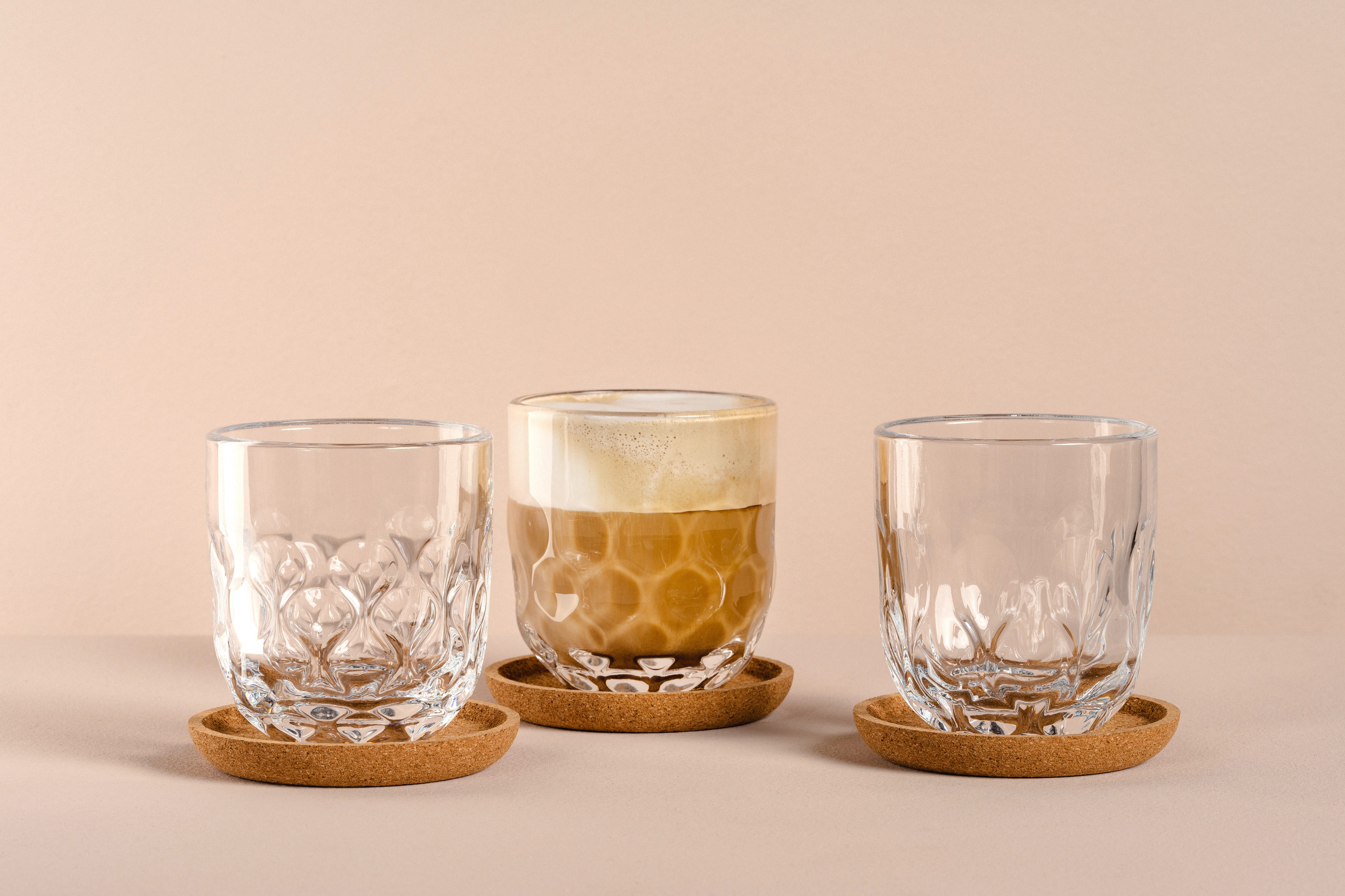 LEONARDO Glazenset Koffie set GOCCE, 220 ml, 6-delig 3 glazen met verschillend druppelreliëf, incl. kurken onderzetters (set)