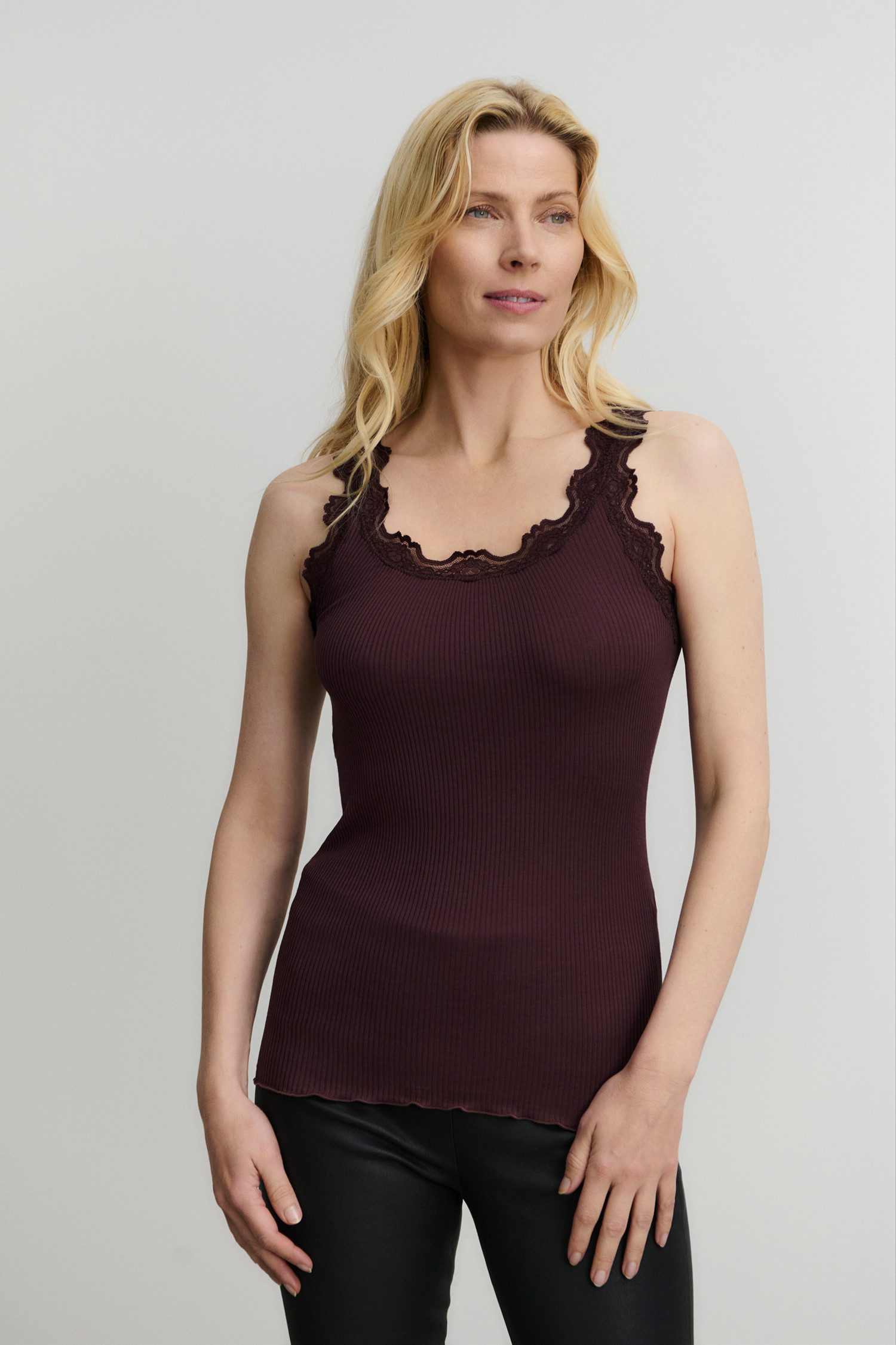 rosemunde Tanktop Babette Silk Top prachtige vintage kantafwerking aan hals en bandjes