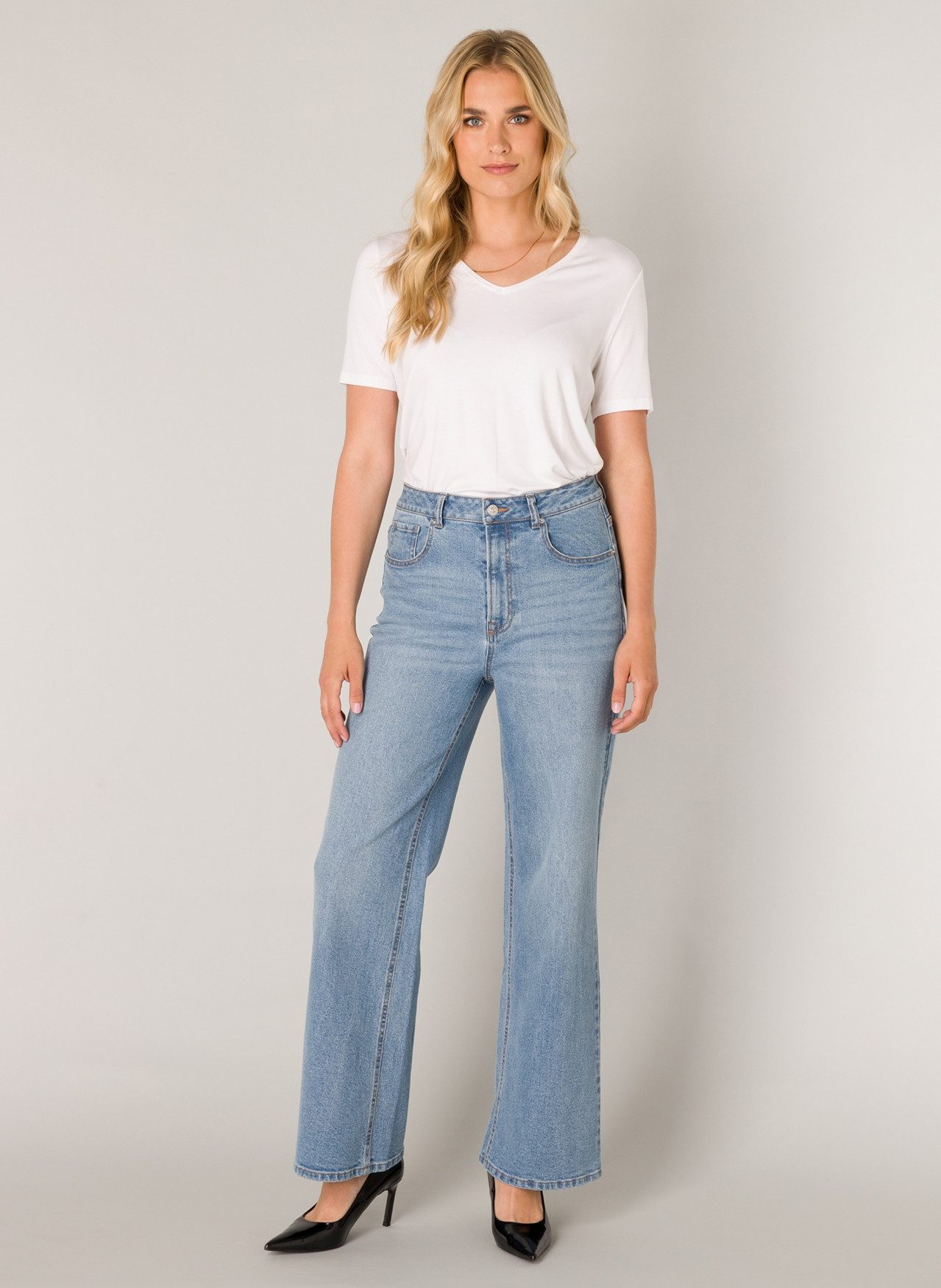 Base Level Wijde jeans AMY met wassing
