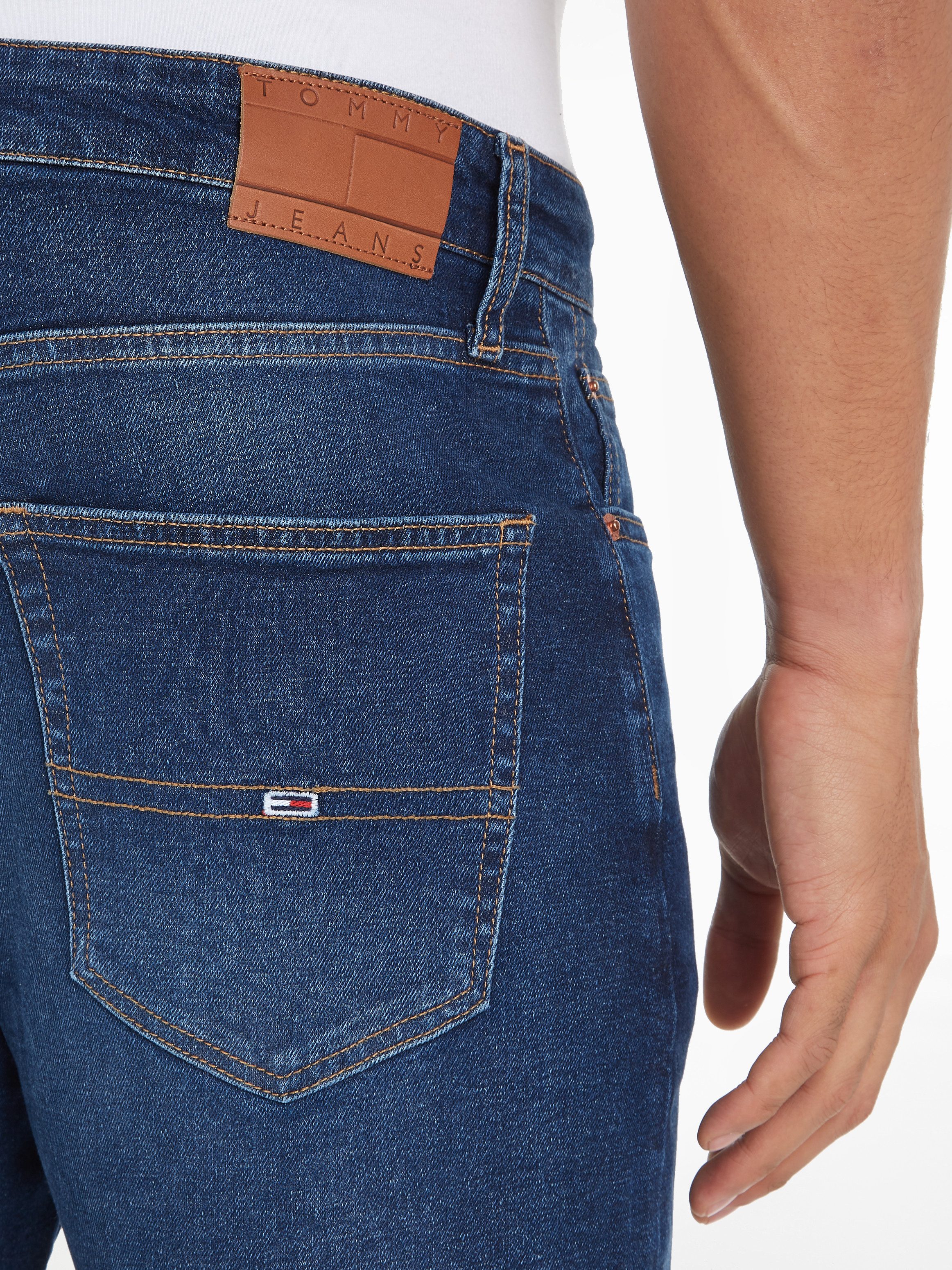 TOMMY JEANS Regular fit jeans DAD JEAN RGLR TPRD met gestempeld logo