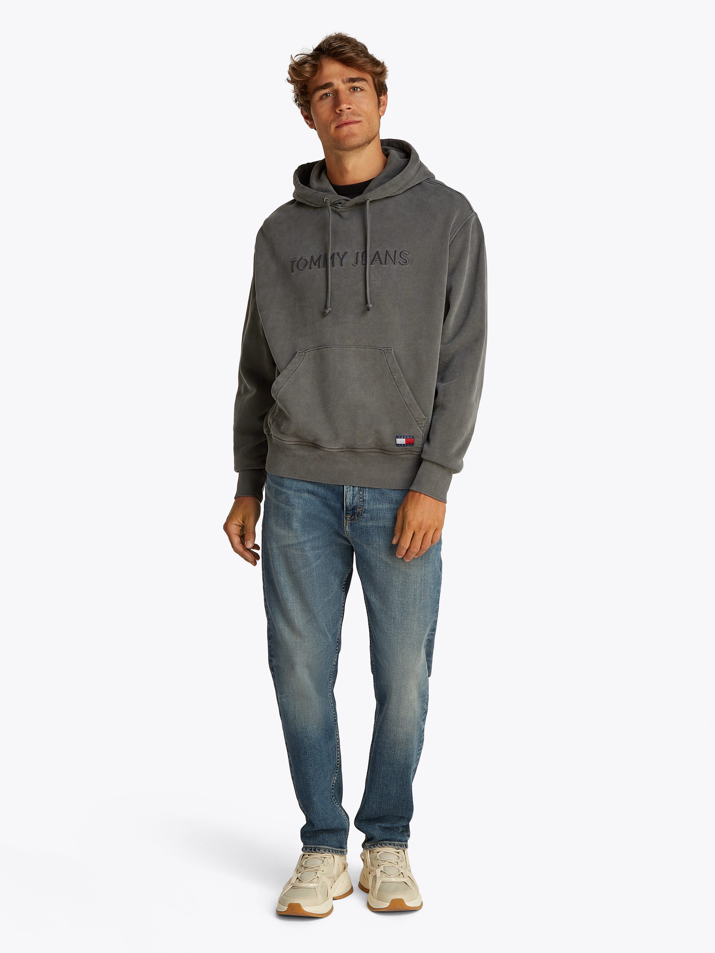 TOMMY JEANS Hoodie TJM RLX TJ LABEL HOODIE met groot logoborduursel