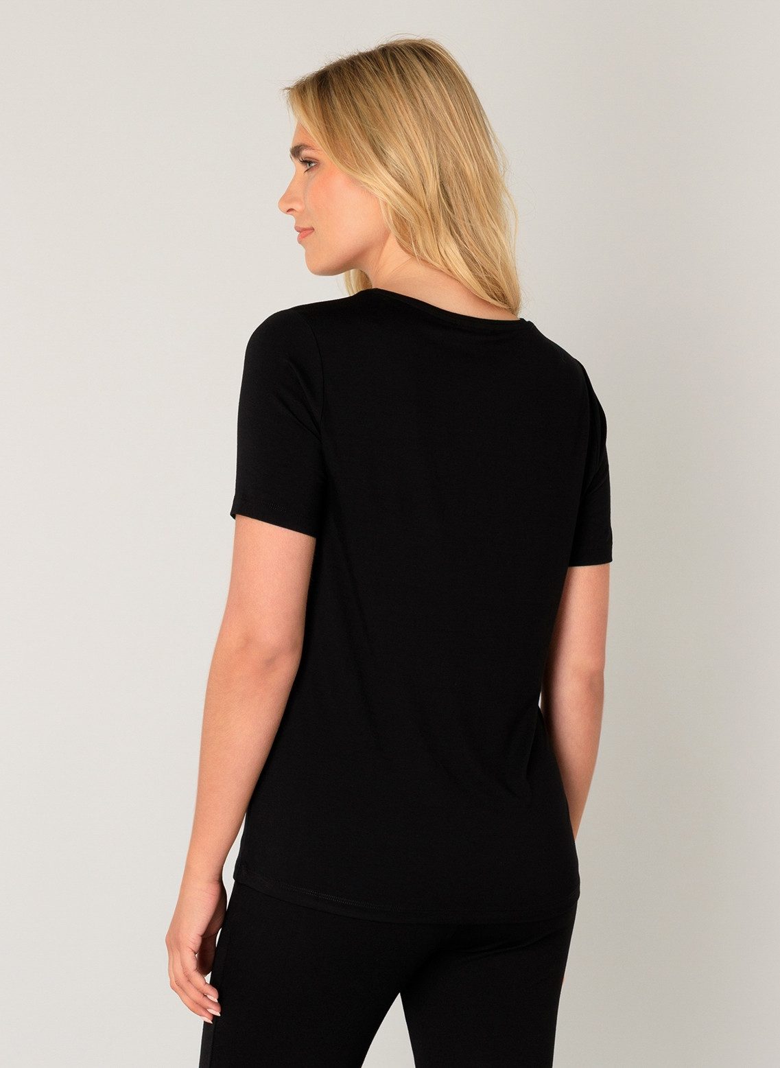 Base Level T-shirt Yanic met v-hals