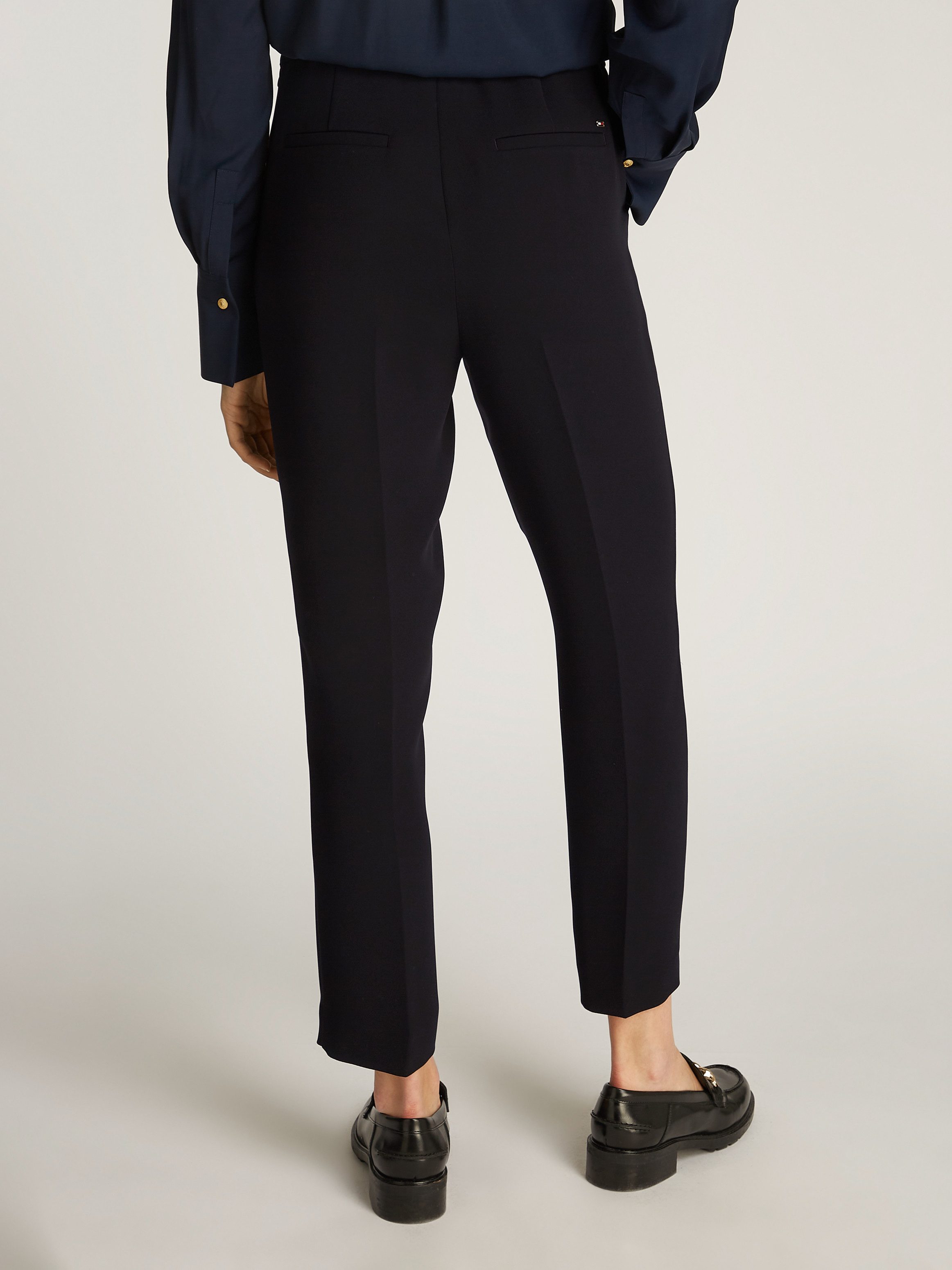 Tommy Hilfiger Geweven broek CREPE SLIM PULL ON PANT met metalen label, strijkvouwen