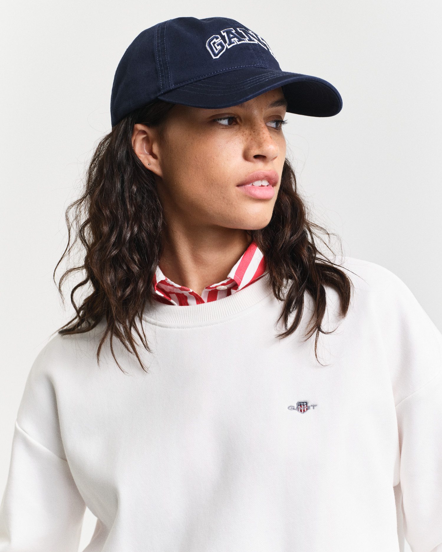Gant Sweatshirt SHIELD C-NECK SWEAT Grafische GANT-borduursel op de borst